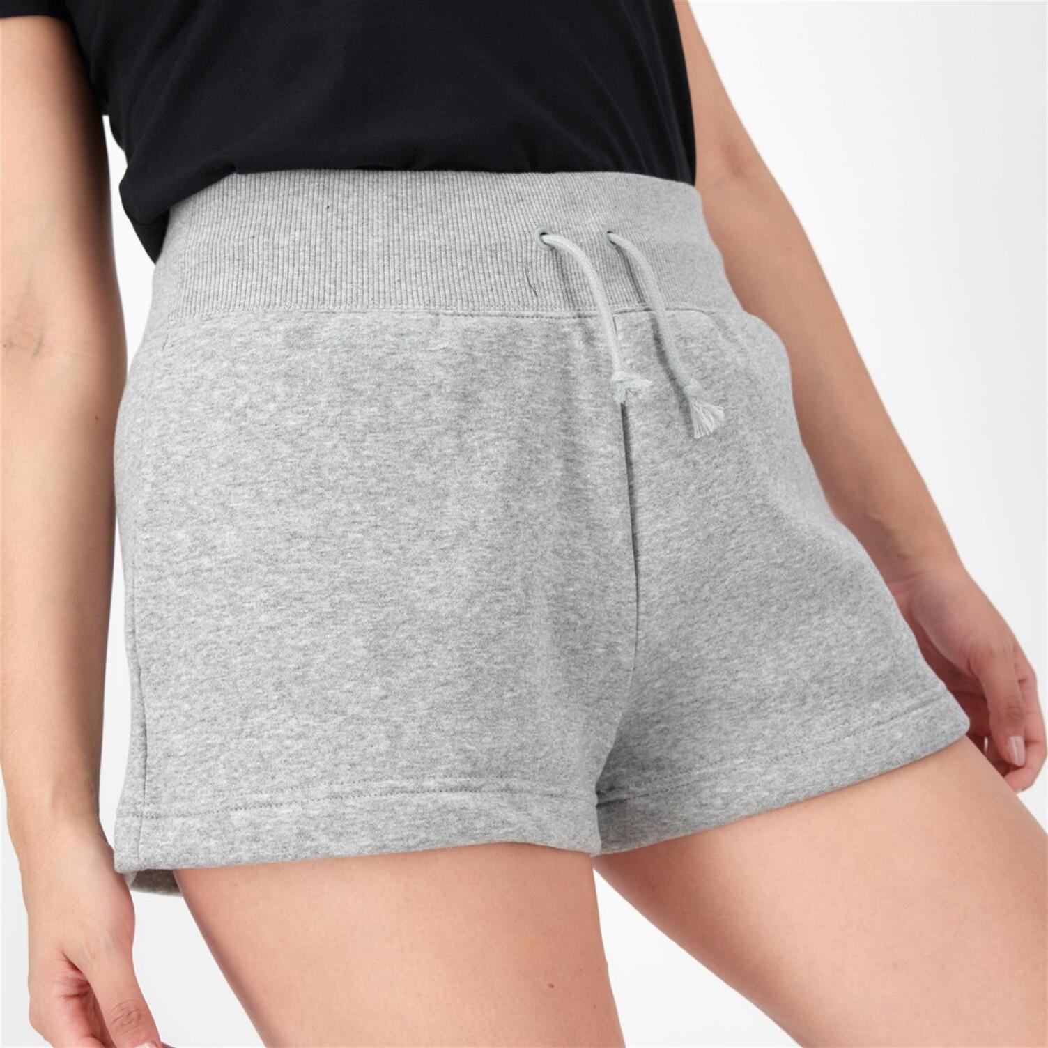 pantalon corto nike gris mujer