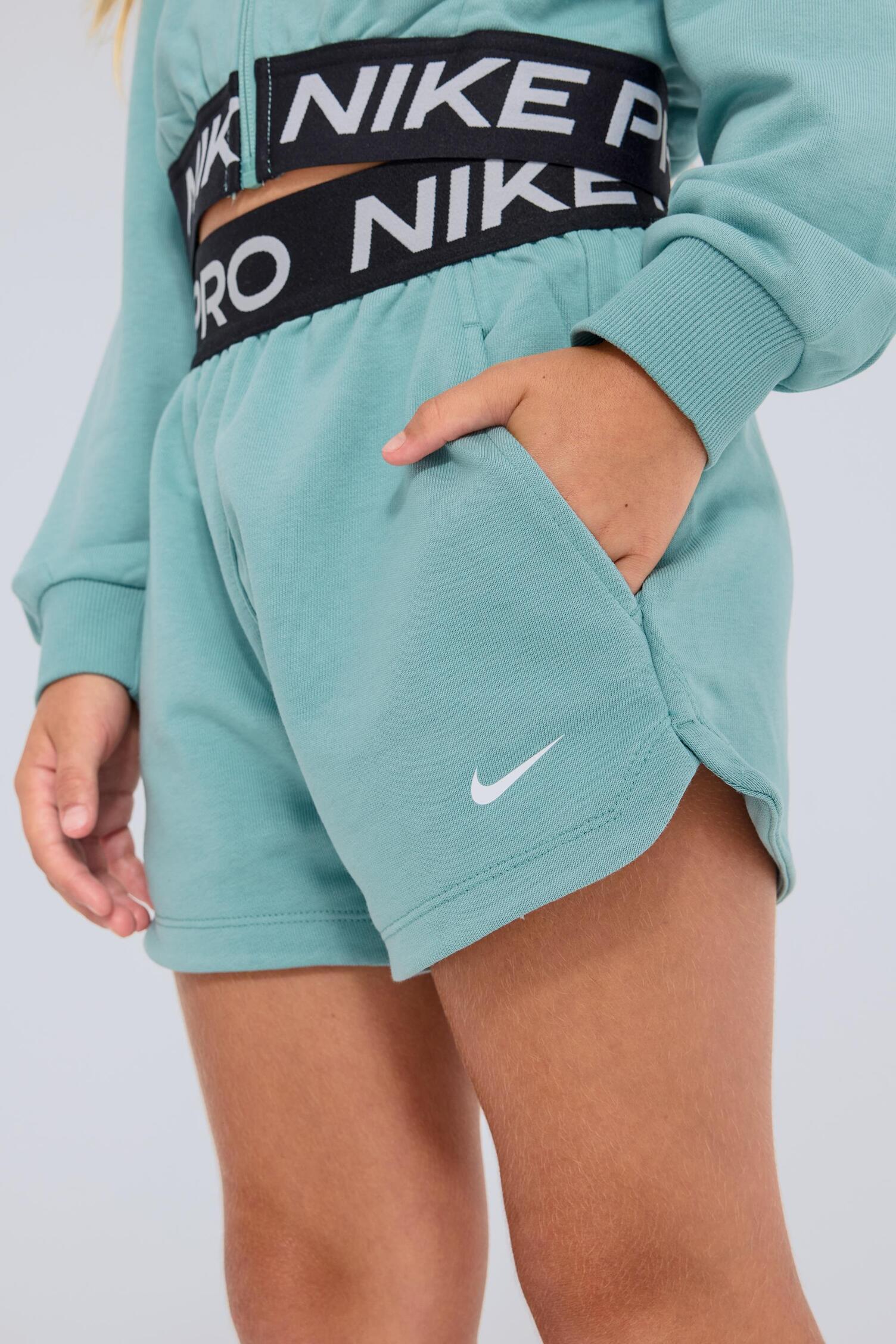 pantalon corto nike colores