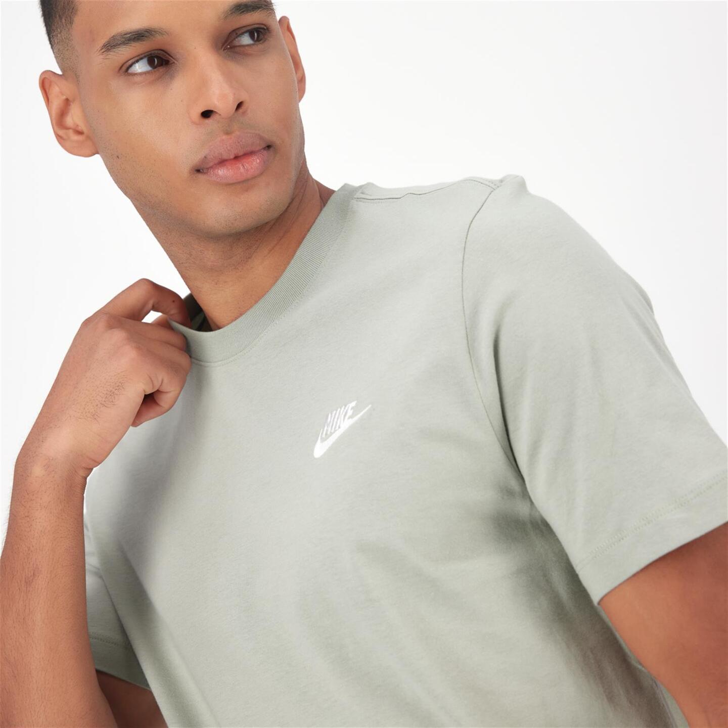 Nike Club - verde - Camiseta Algodón Hombre