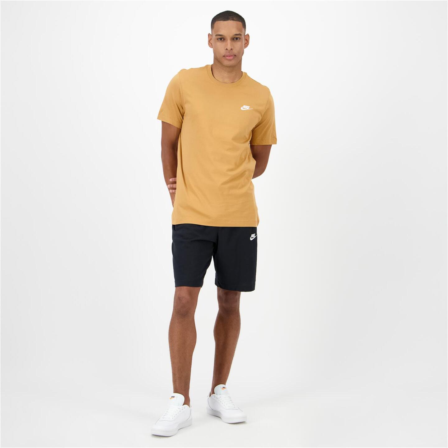 Nike Club - marron - Camiseta Algodón Hombre