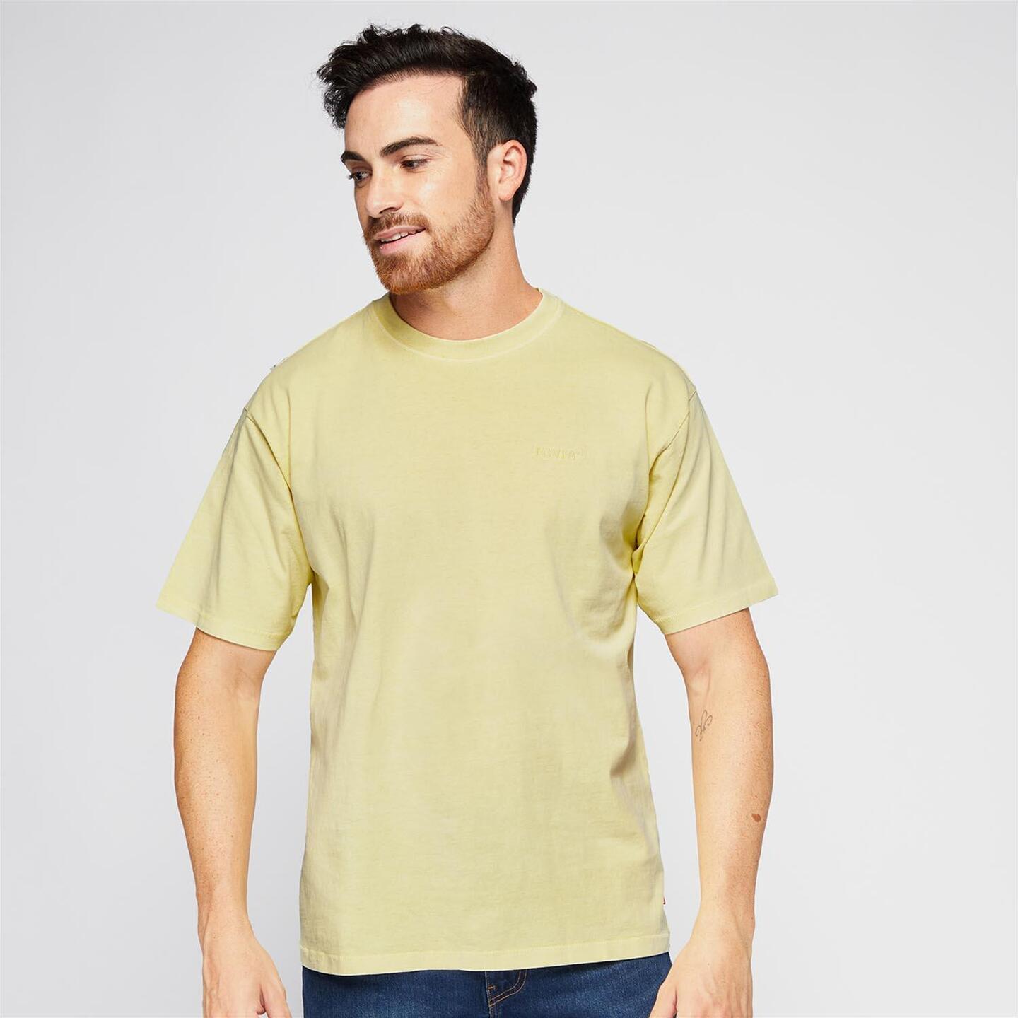 Remera amarilla hombre sale