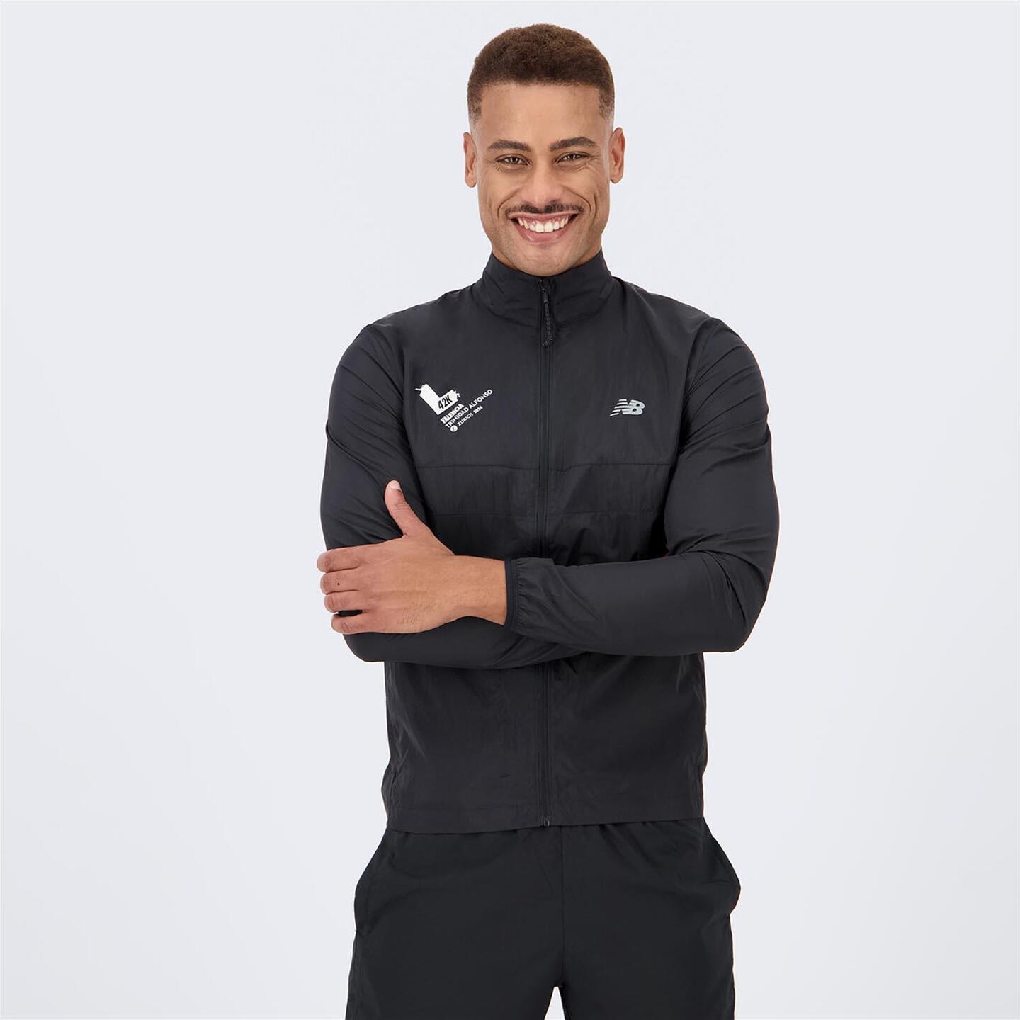 Cortavientos New Balance Negro Cortaviento Running Hombre Sprinter