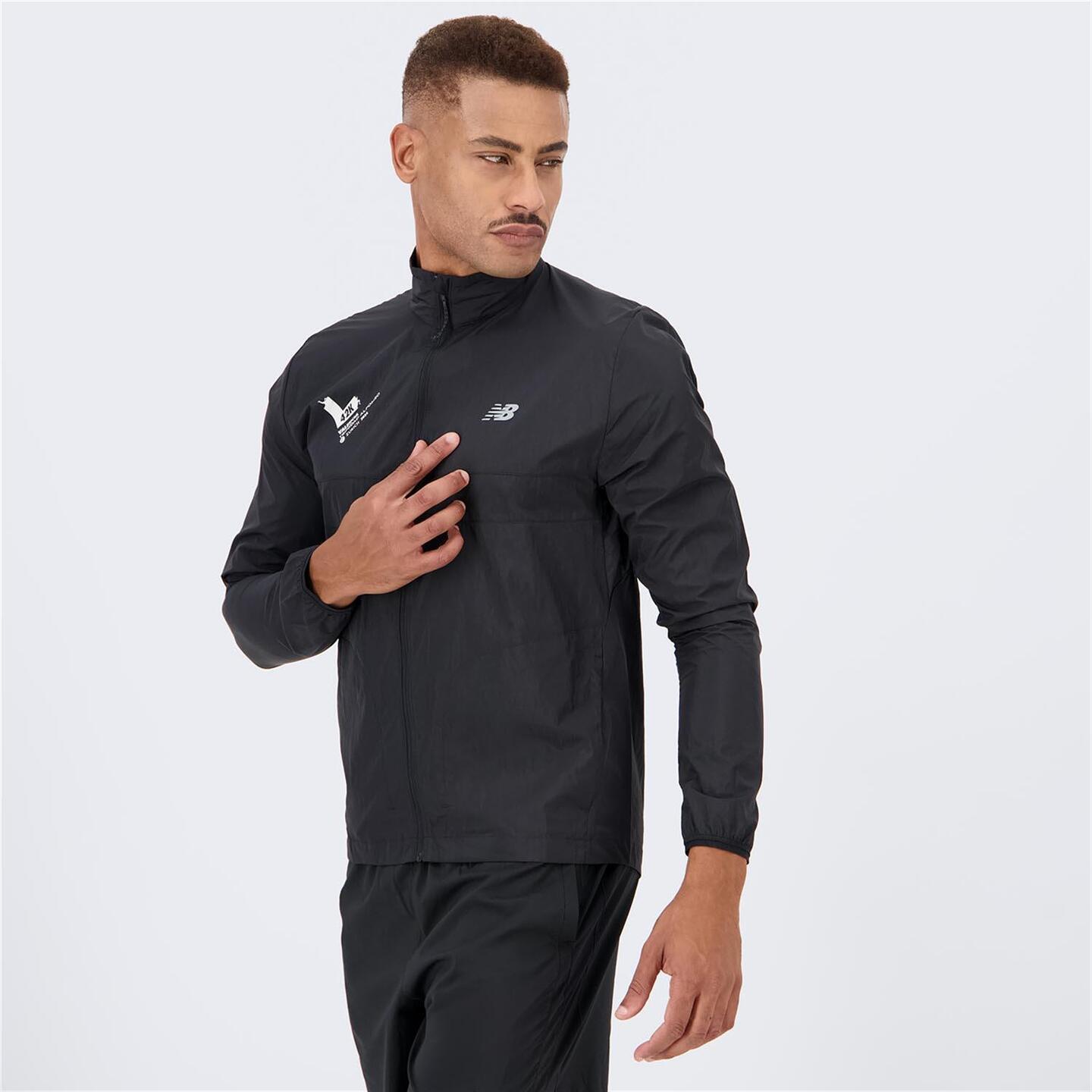 Cortavientos New Balance Negro Cortaviento Running Hombre Sprinter