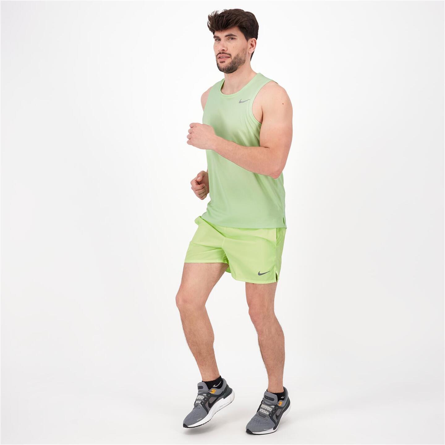 Nike Challenger 5" - verde - Pantalón Corto Running Hombre