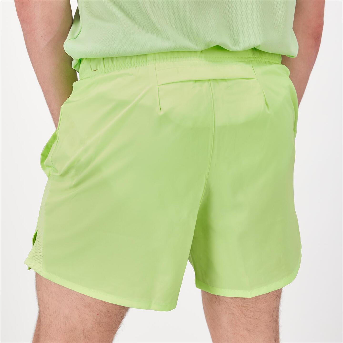 Nike Challenger 5" - verde - Pantalón Corto Running Hombre