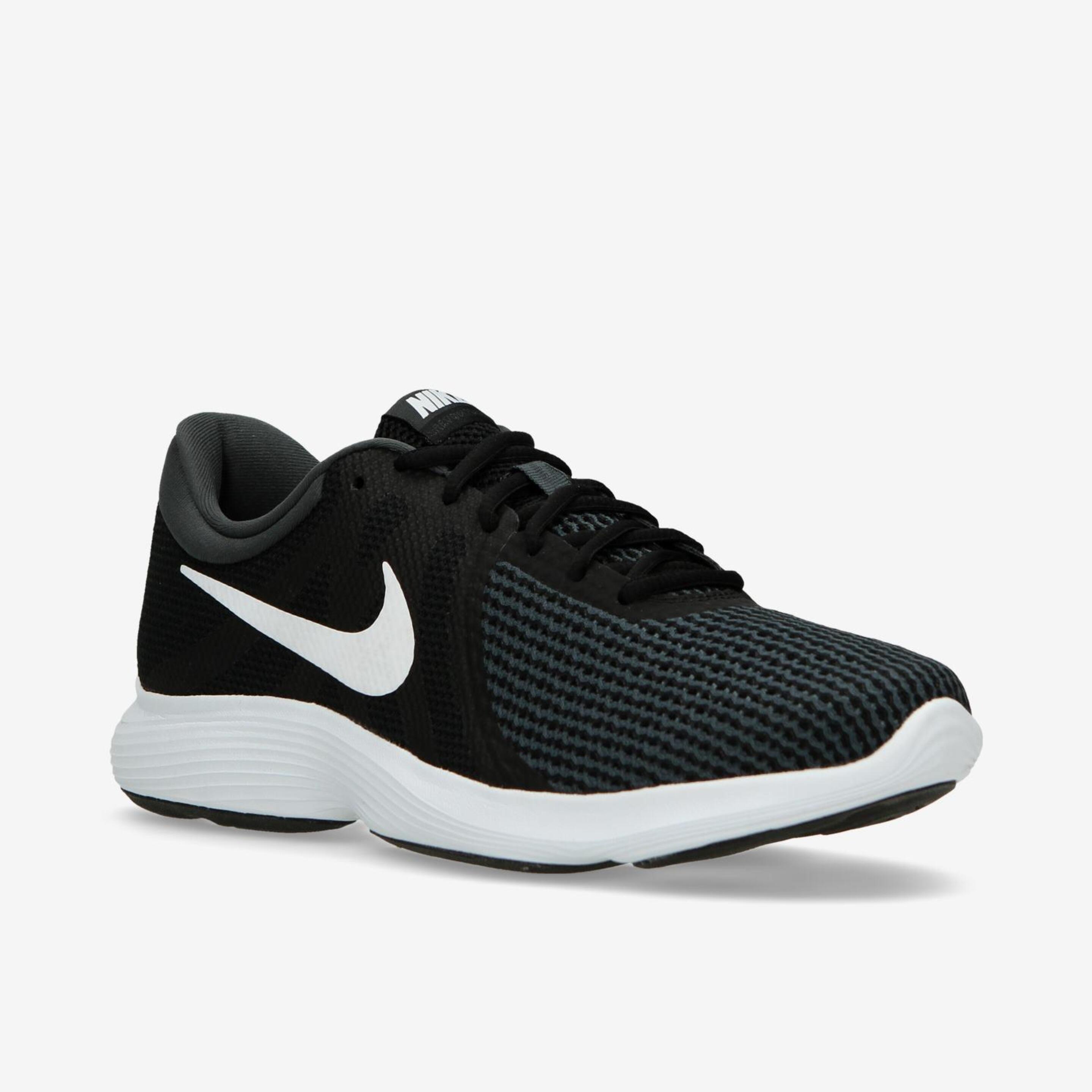 Nike Revolution 4