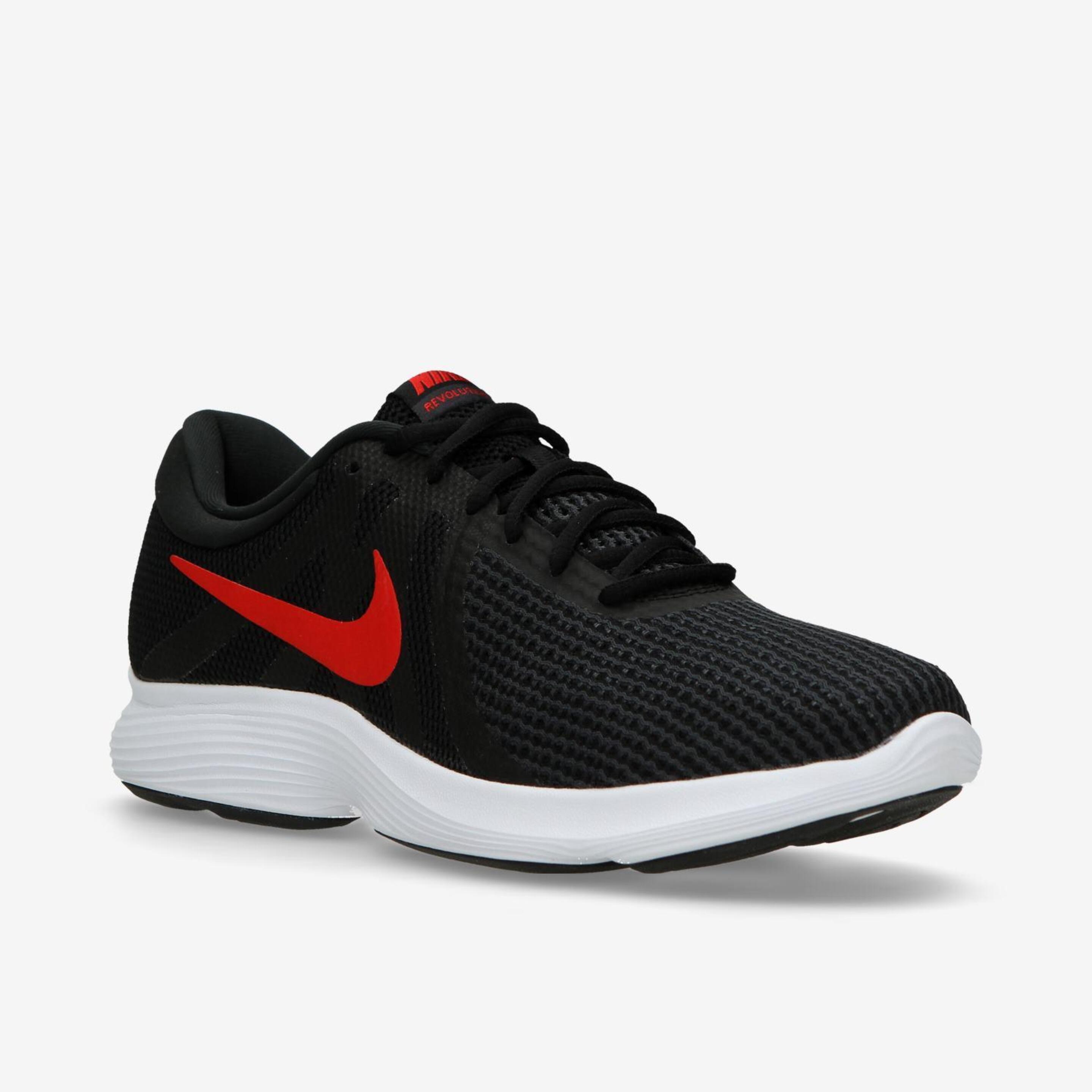 Nike Revolution 4