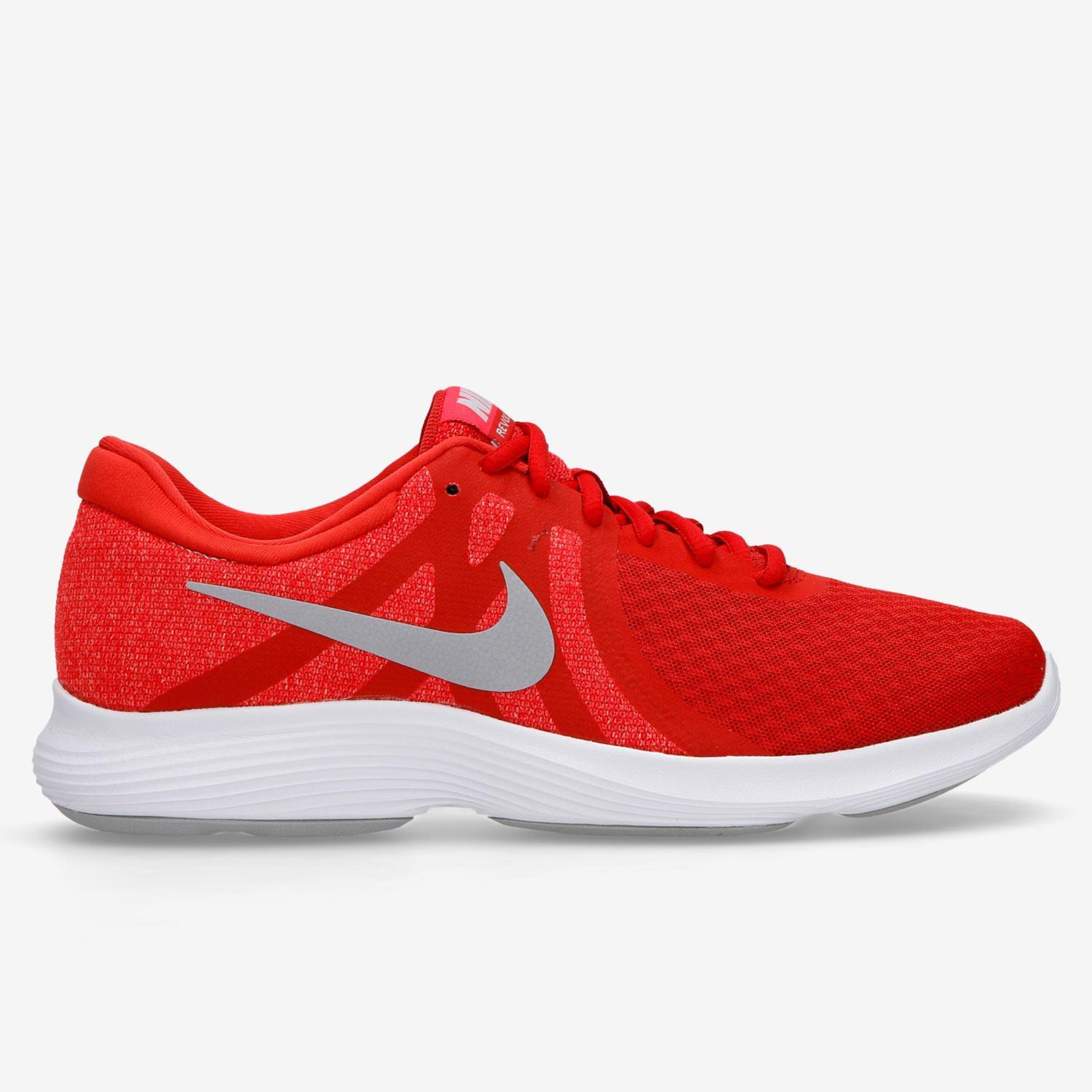 Nike Revolution 4