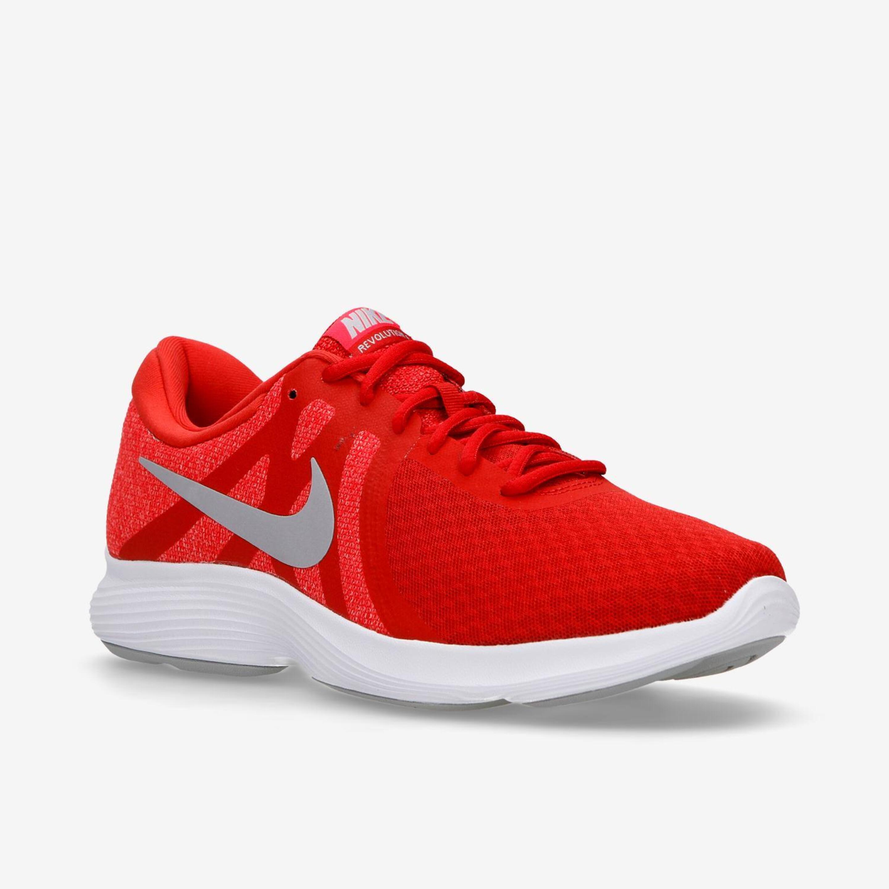 Nike Revolution 4