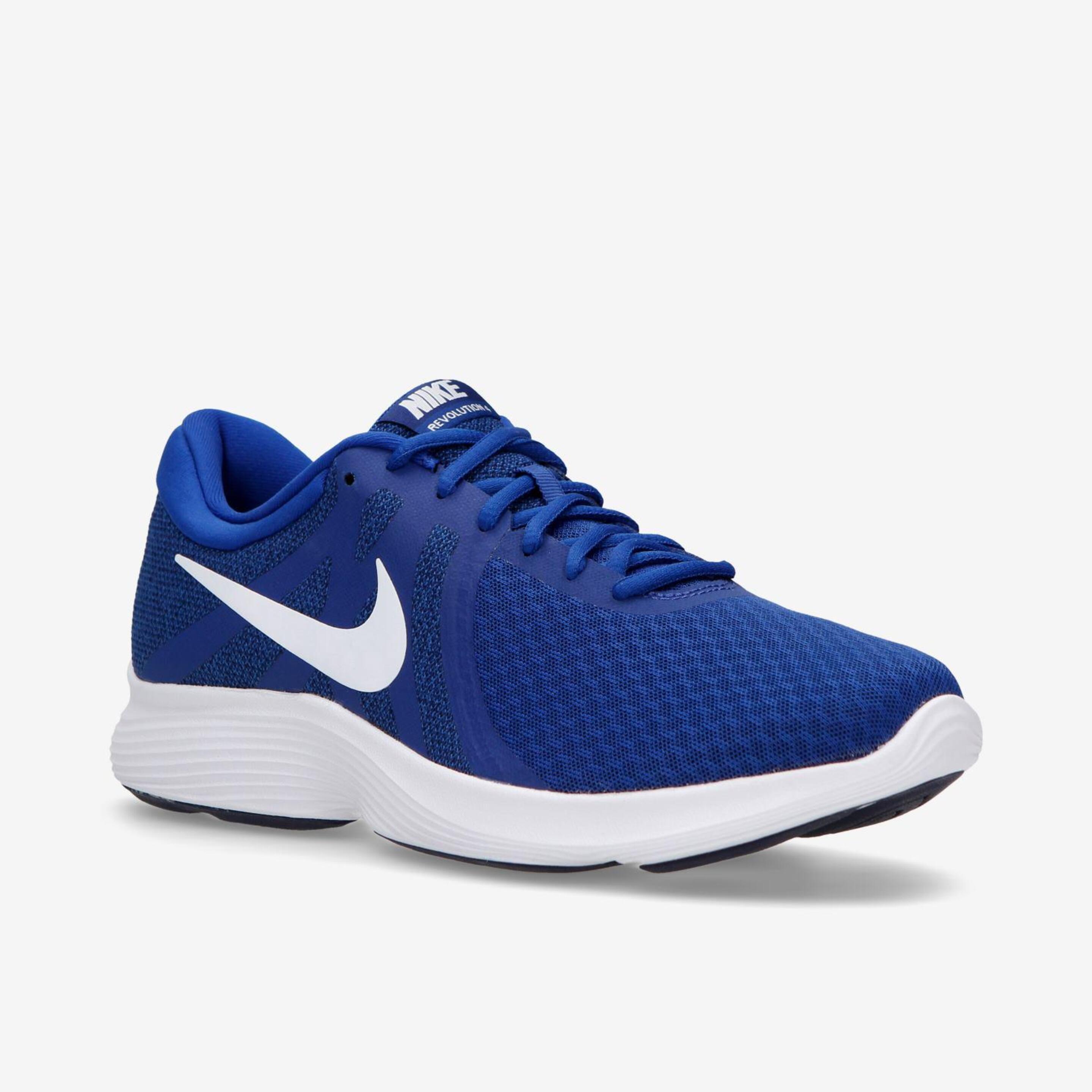 Nike Revolution 4