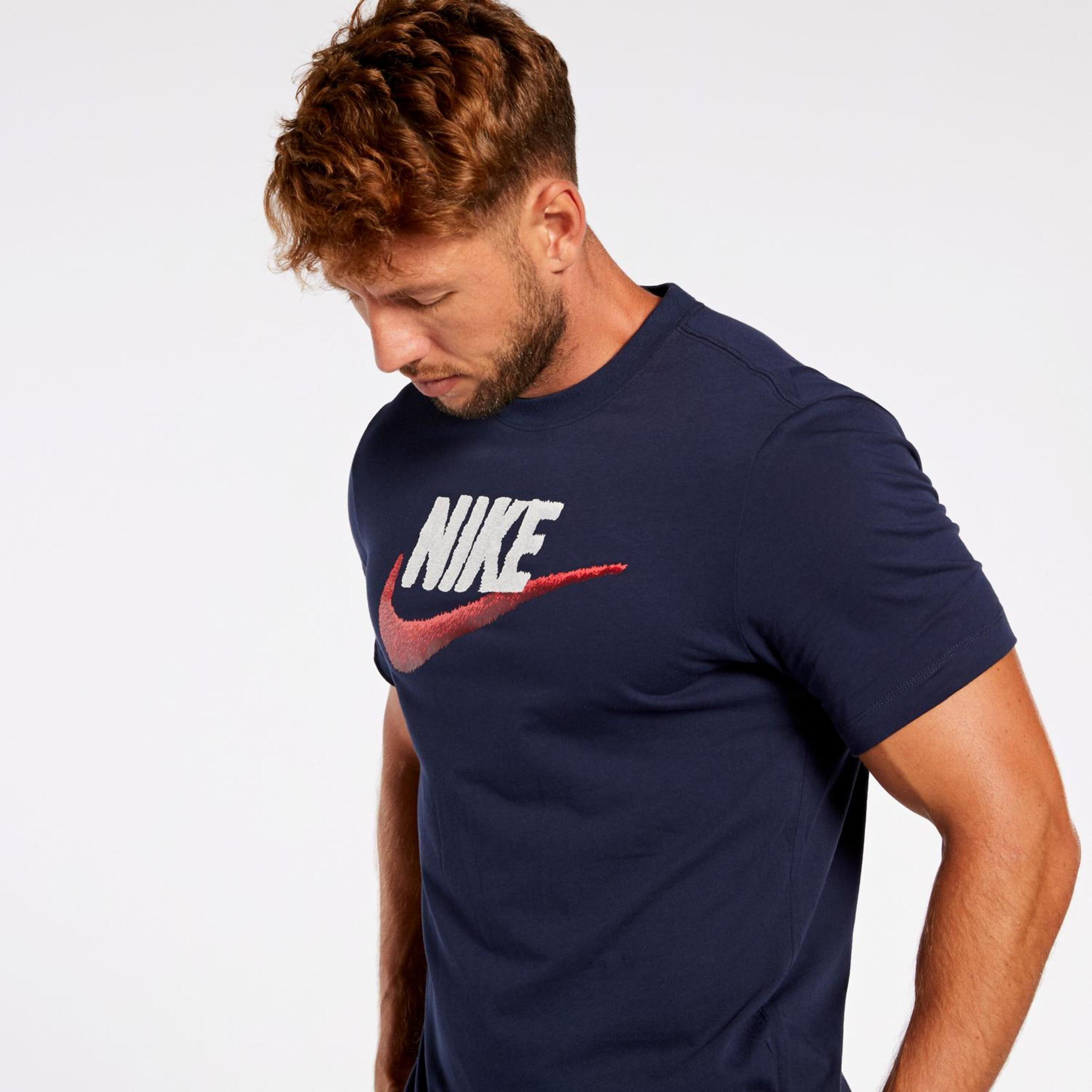 T-shirt Nike Club