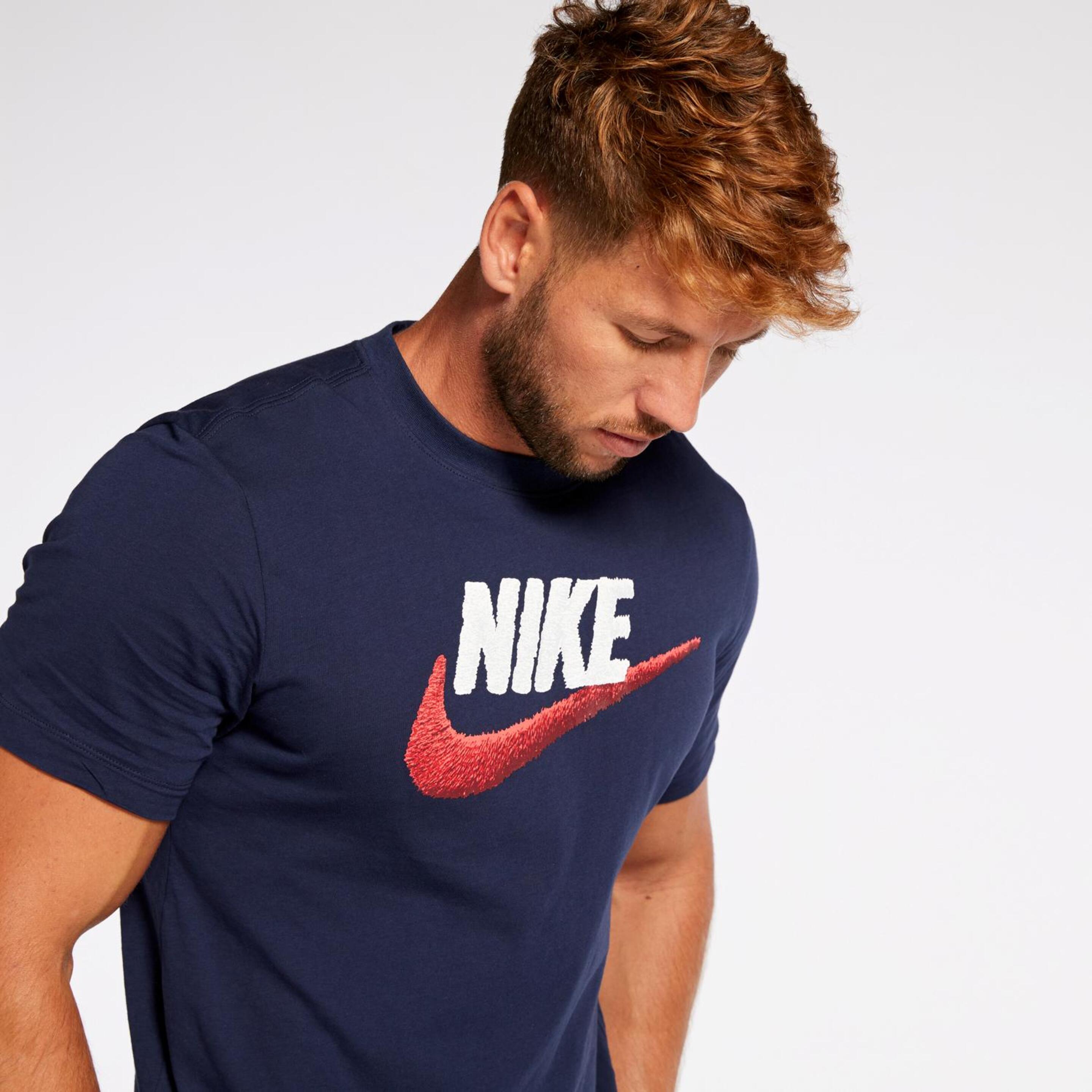 T-shirt Nike Club