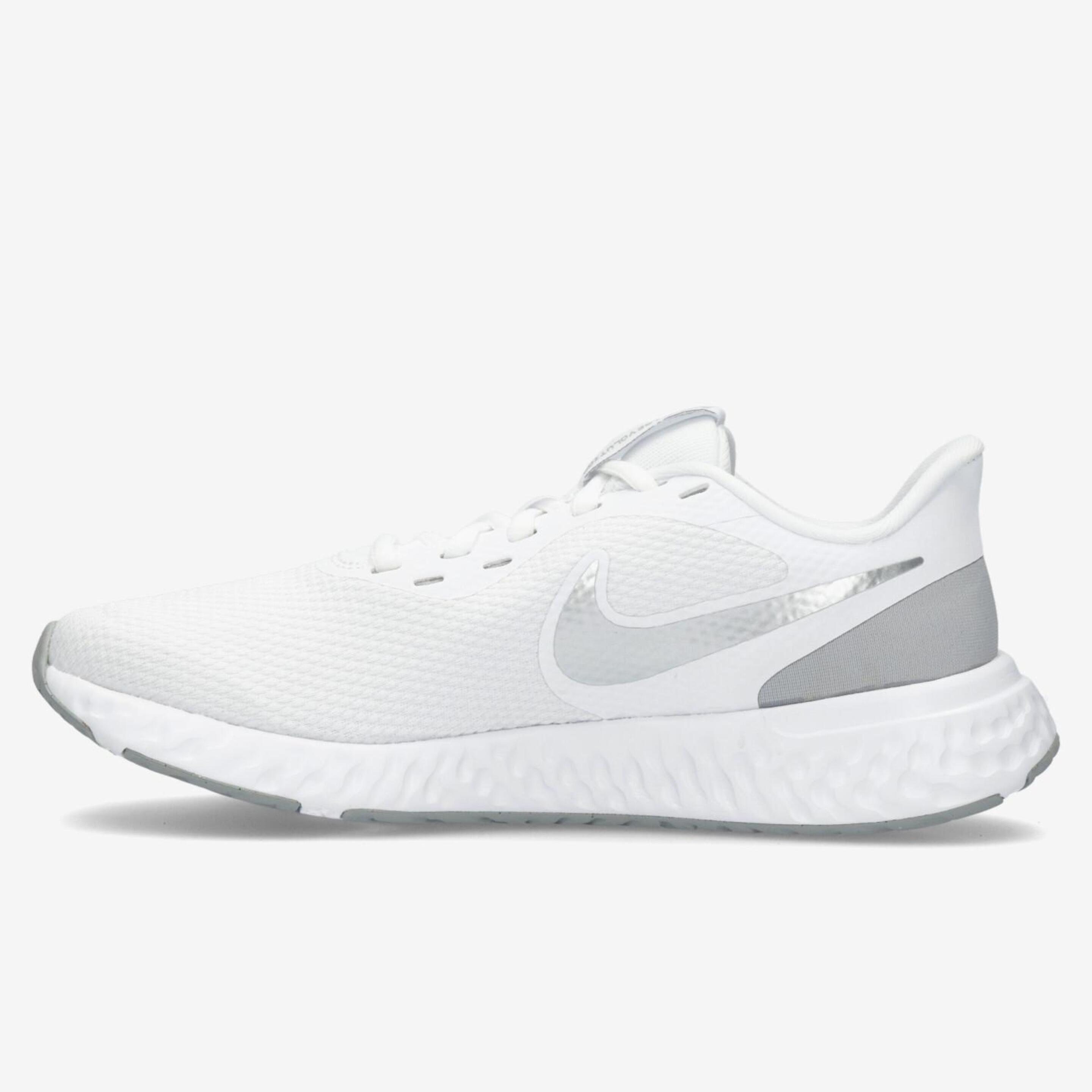 Nike Revolution 5