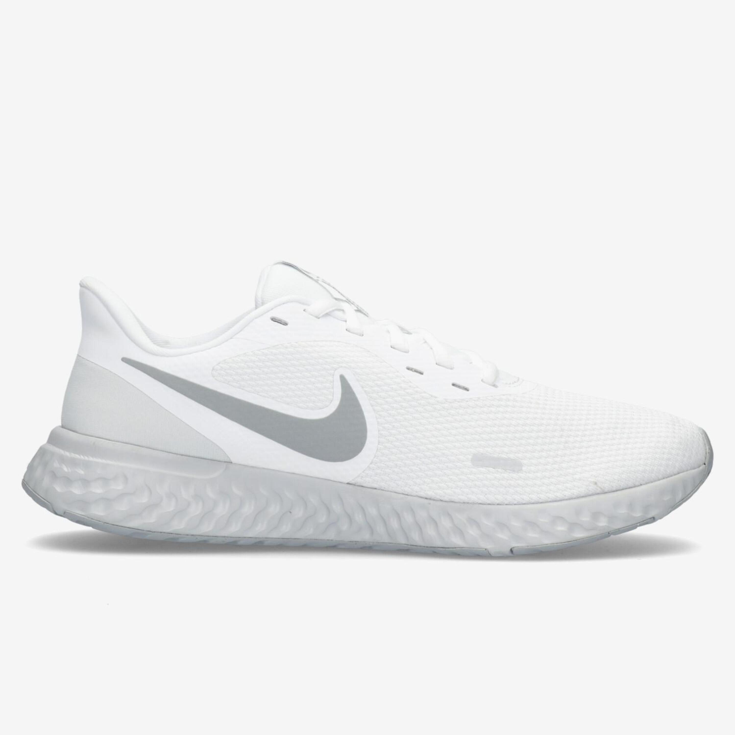 Nike Revolution 5