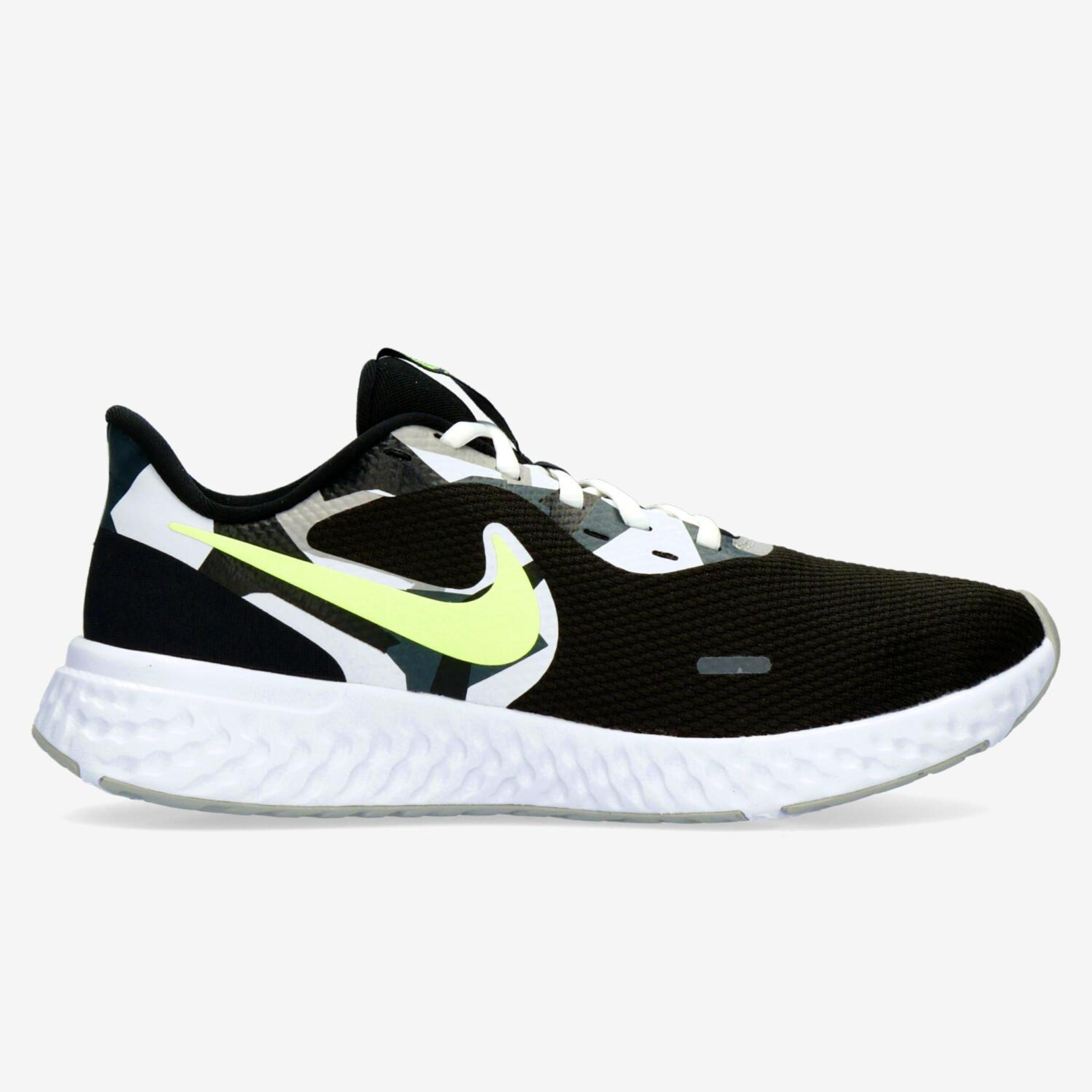 Nike Revolution 5