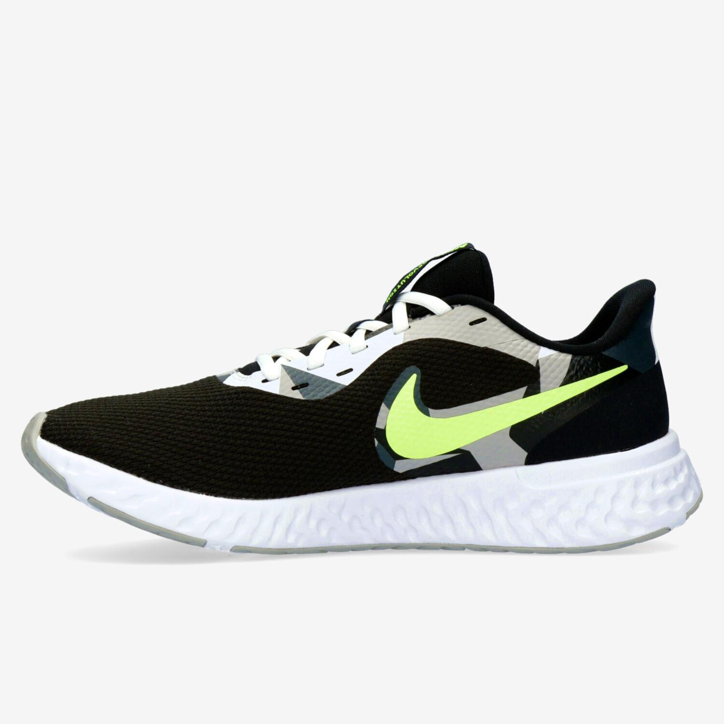 Nike Revolution 5