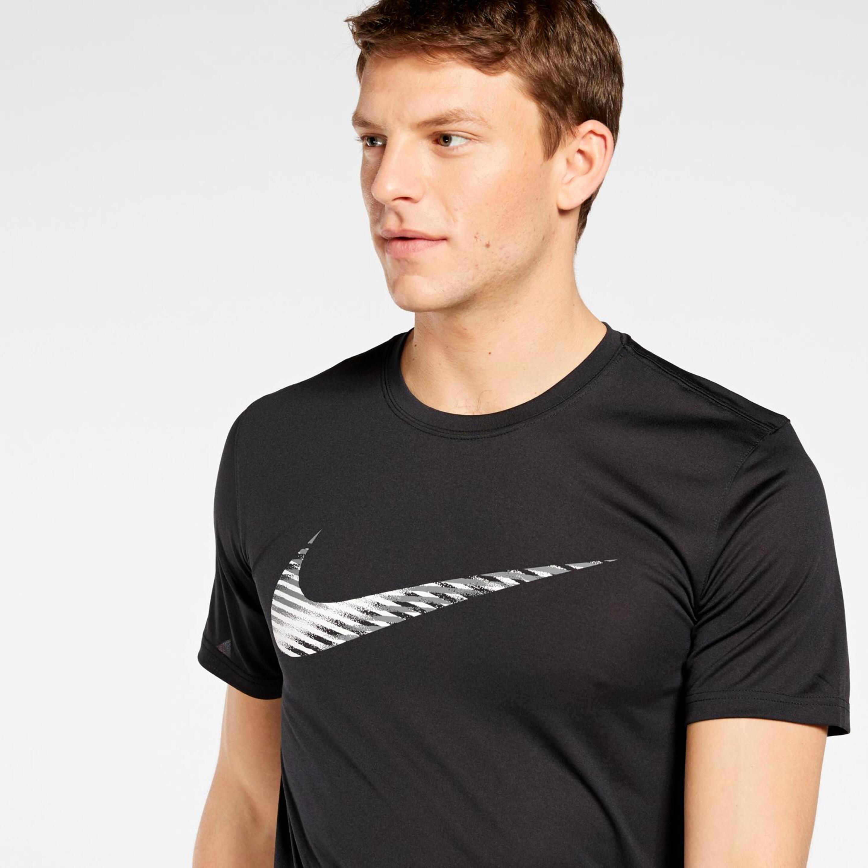 T-shirt Nike