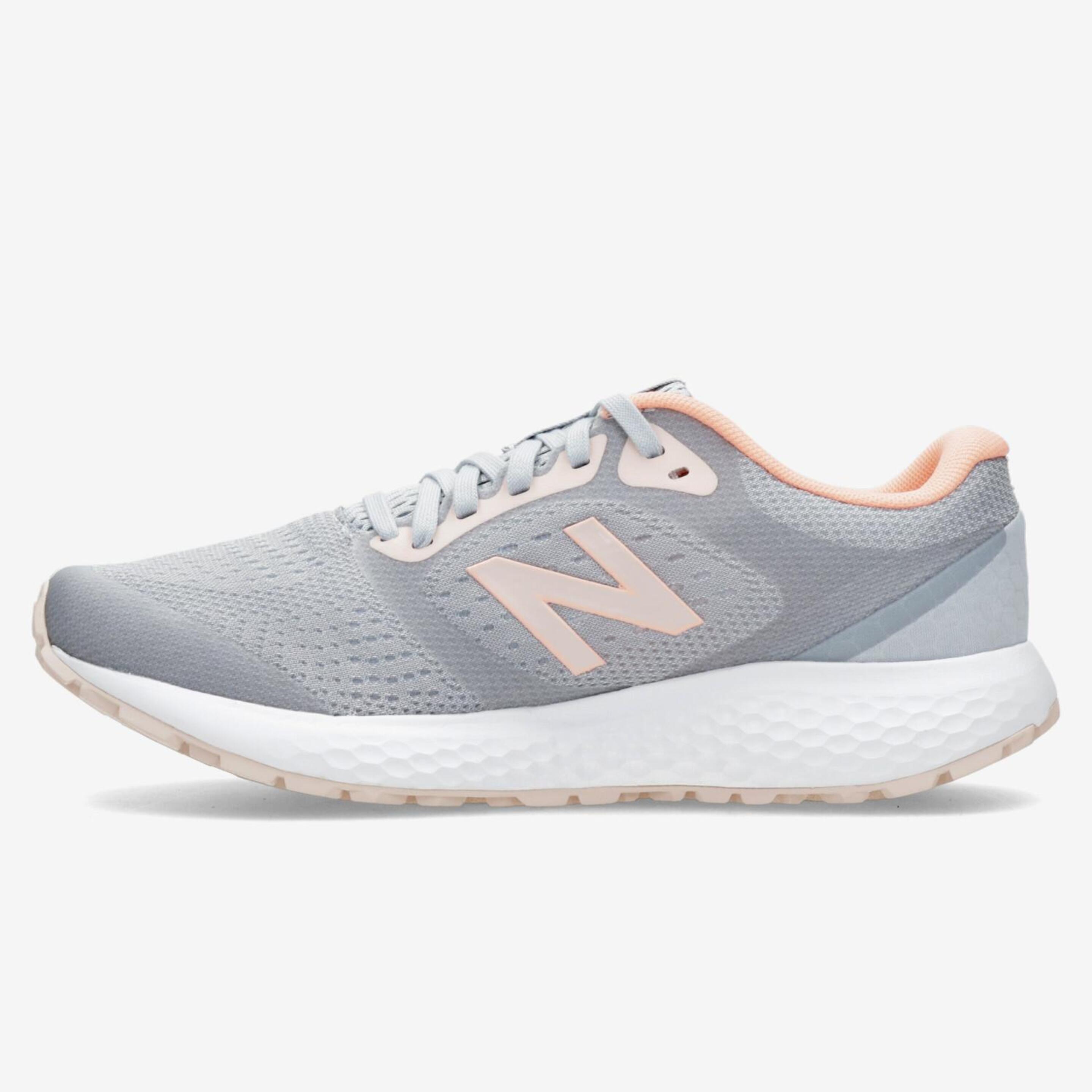 New Balance W520