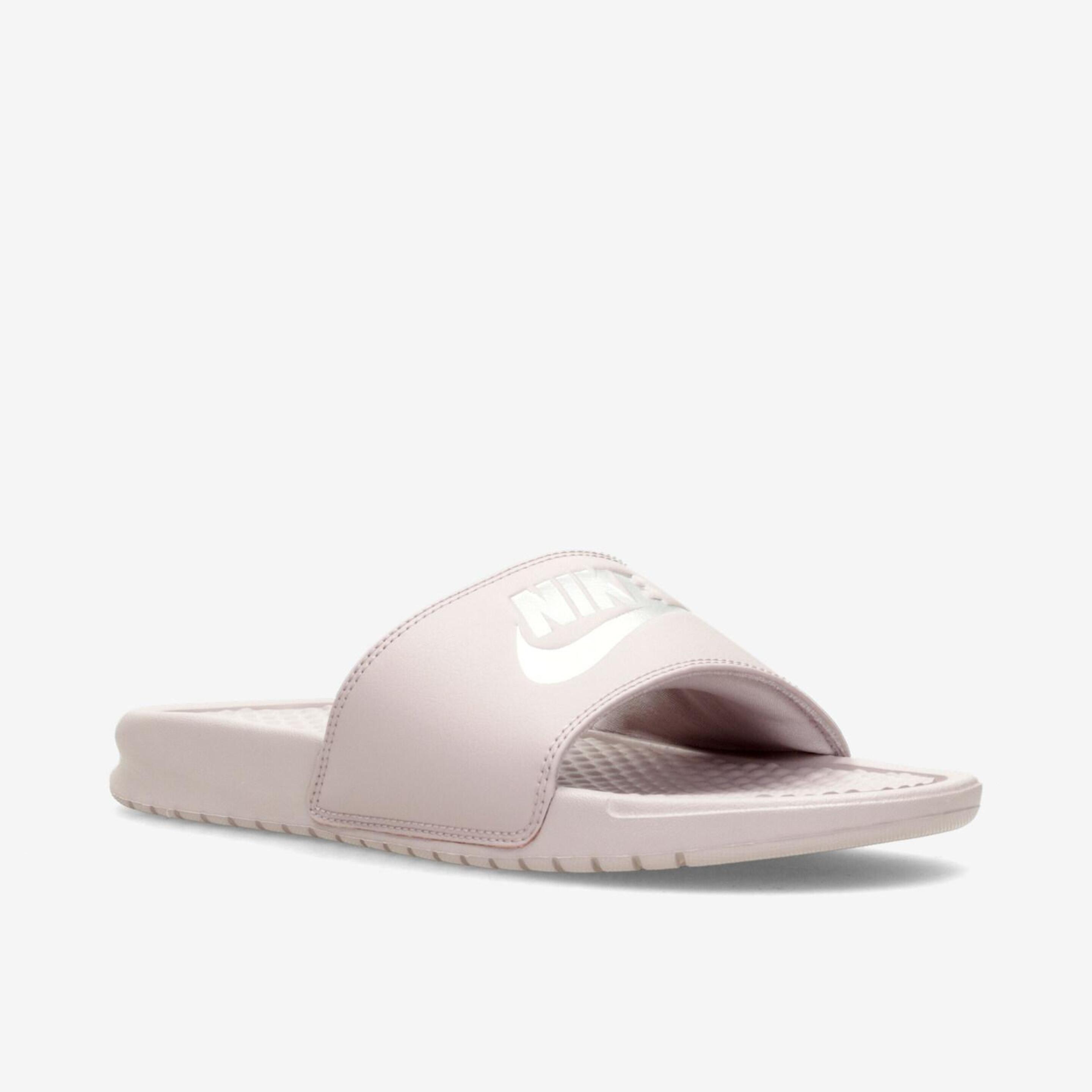 Nike Benassi