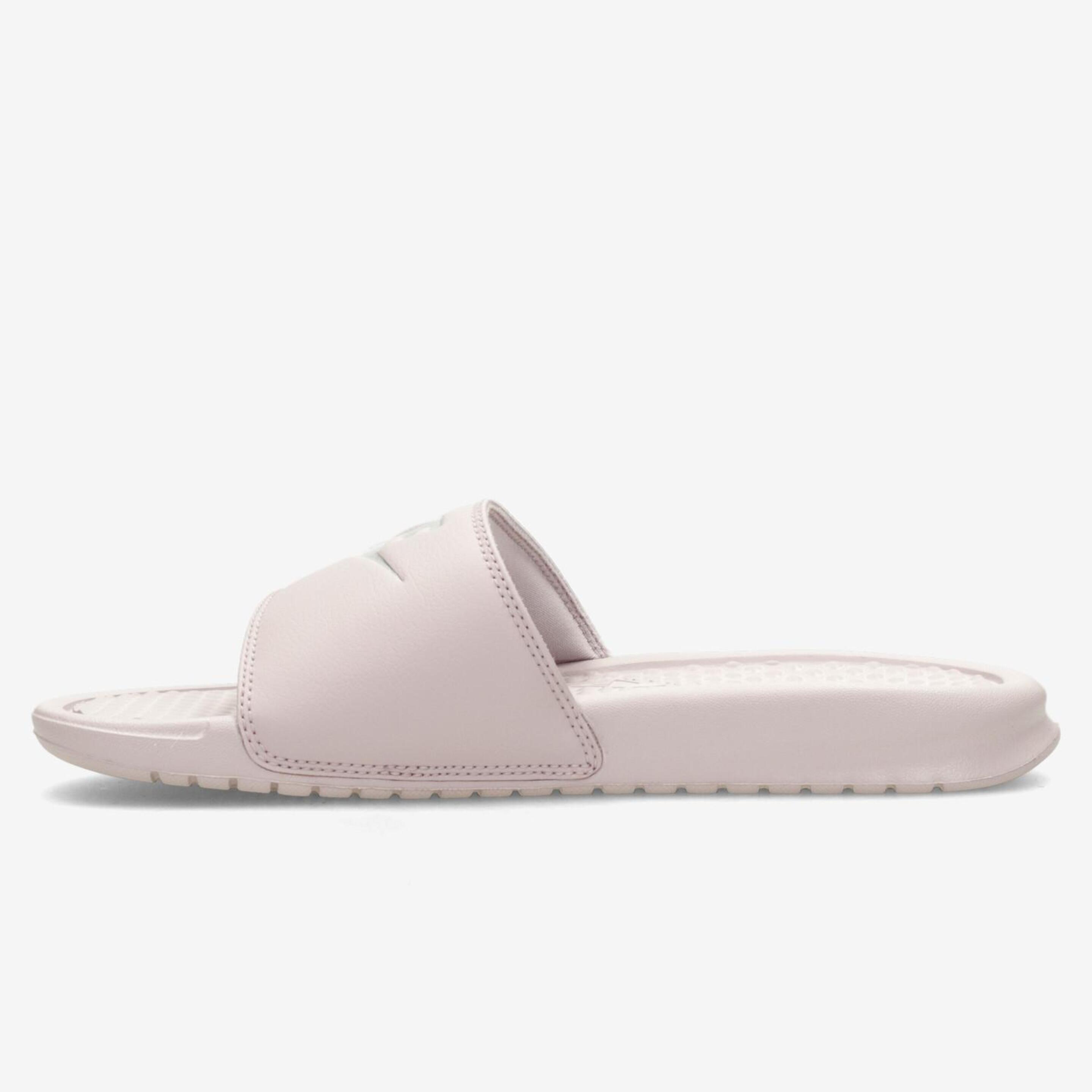 Nike Benassi