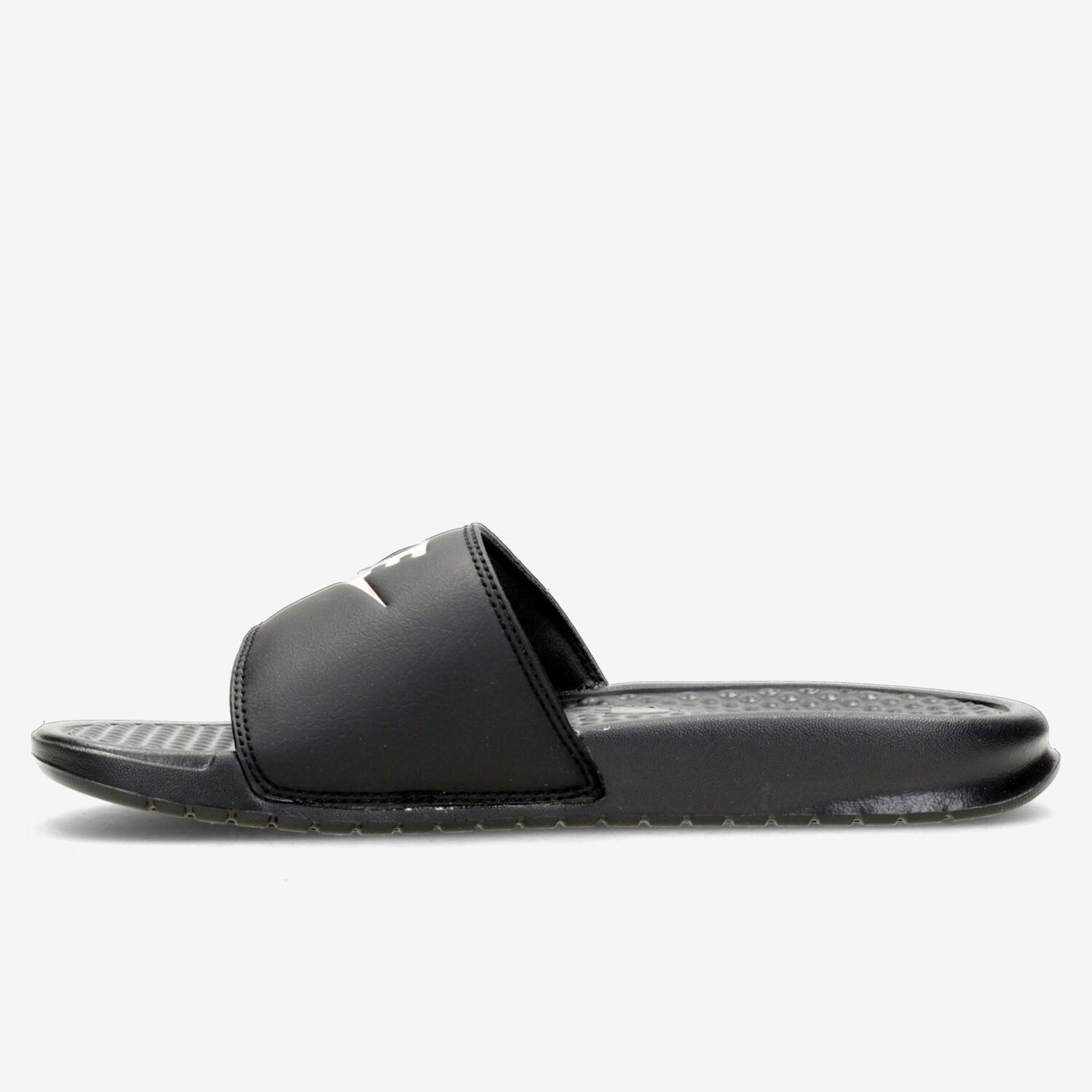 Nike Benassi