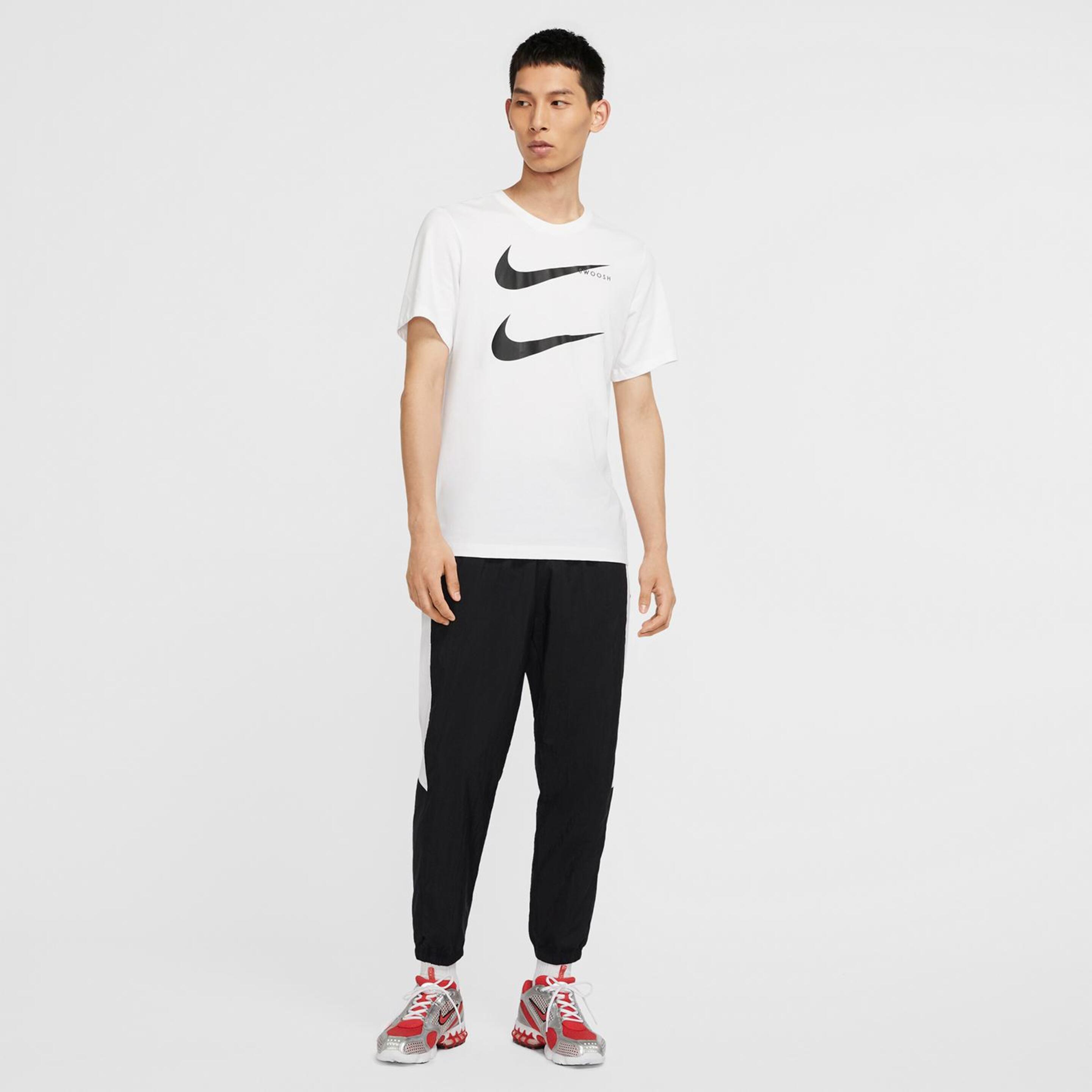 T-shirt Nike Swoosh