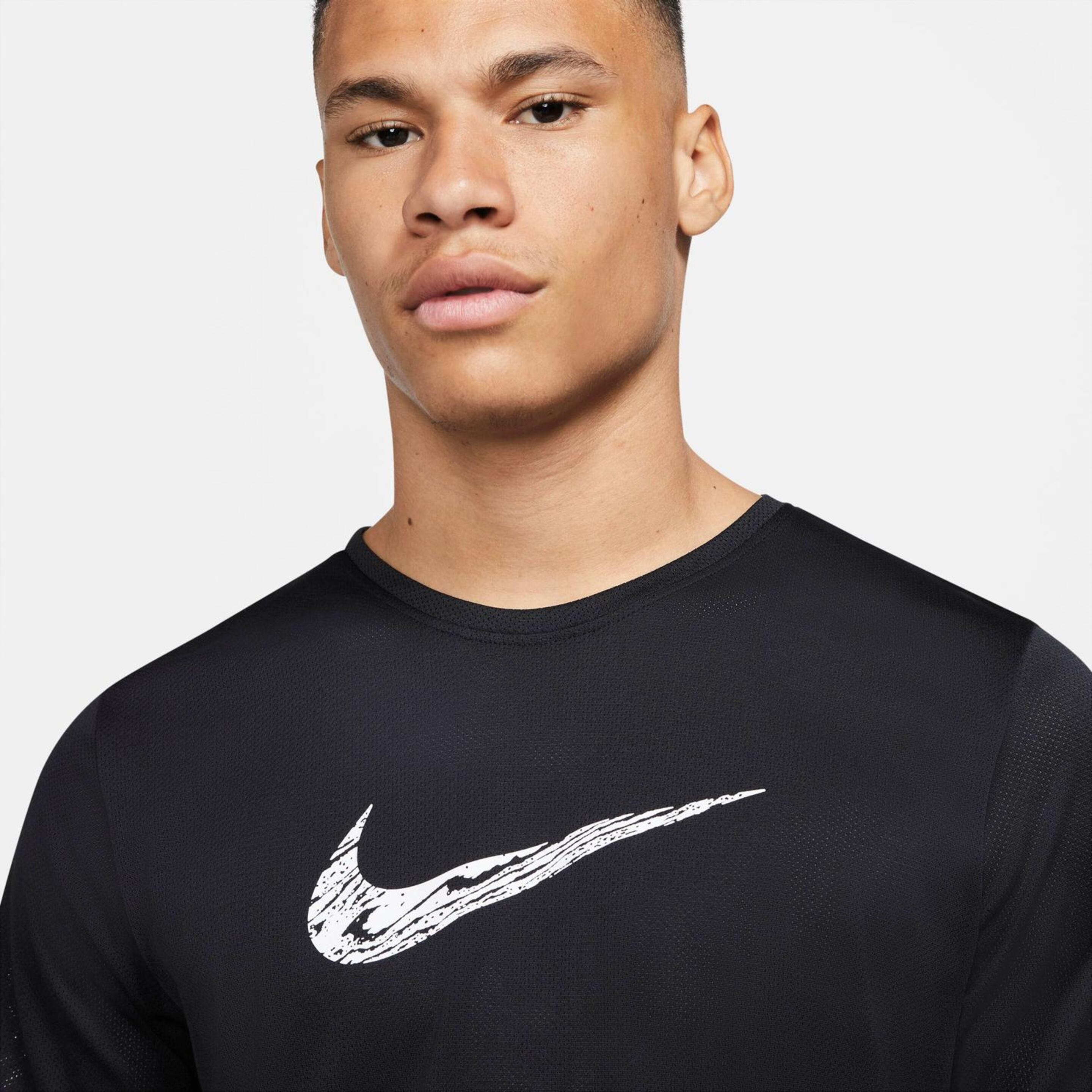 T-shirt Nike Breathe - Preto - T-shirt Running Homem