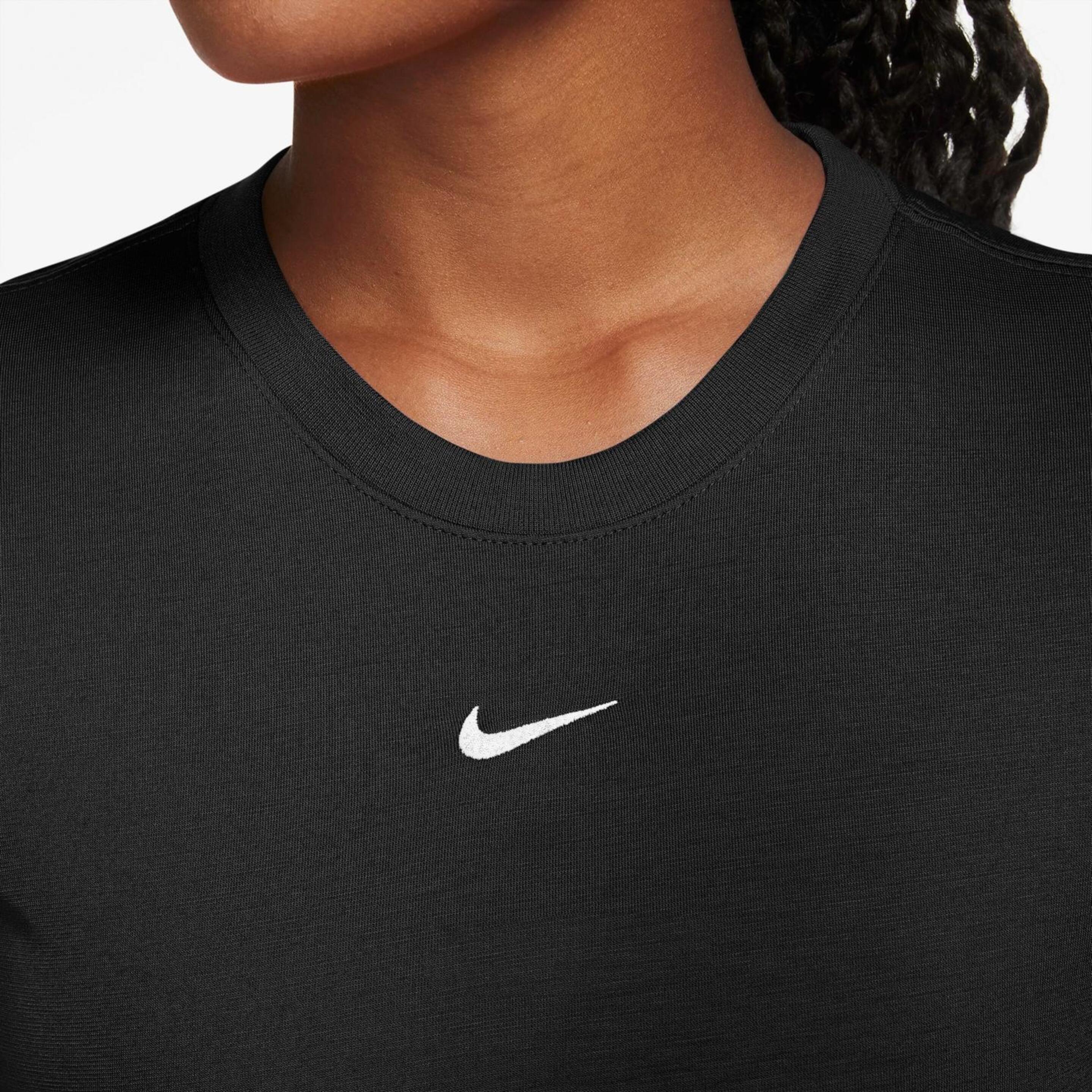 Nike Essential