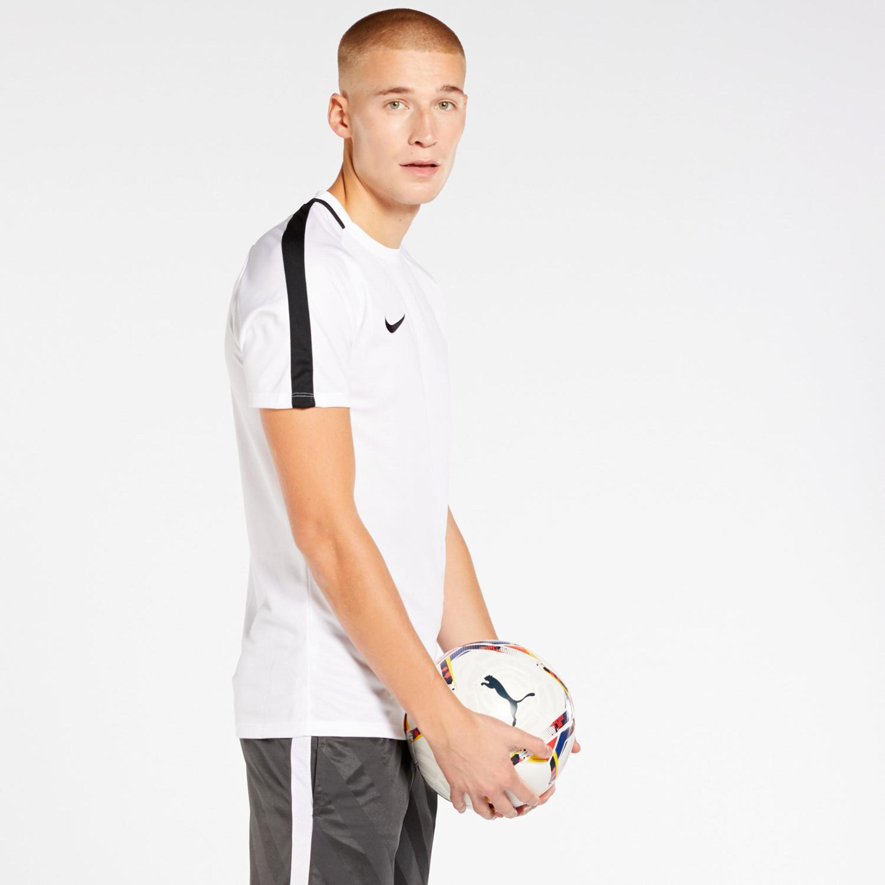 Nike Academy 18