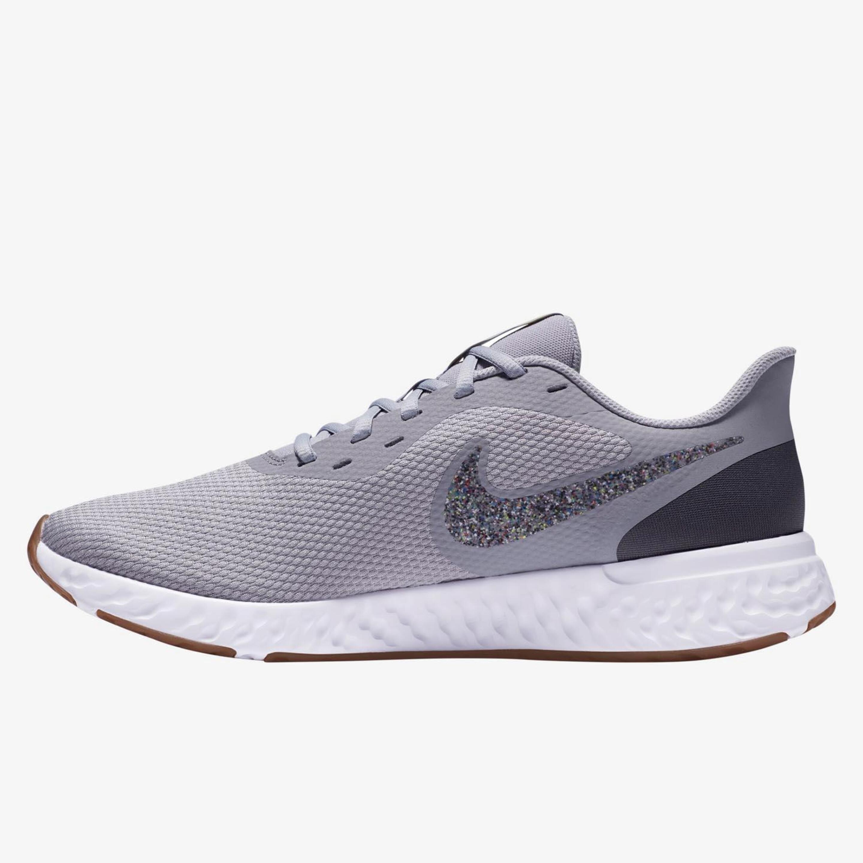 Nike Revolution 5 Premium