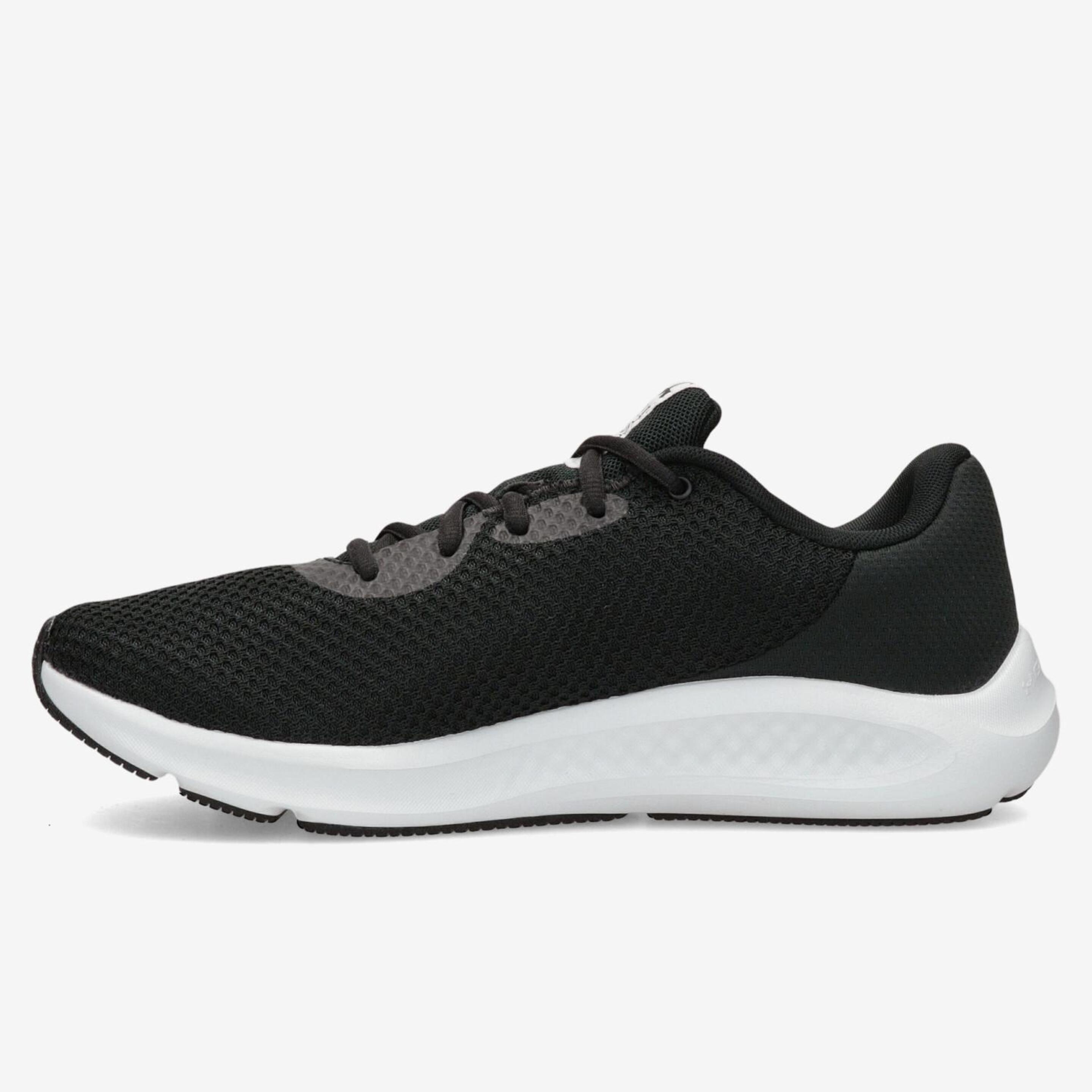 Under Armour Charged Pursuit 3