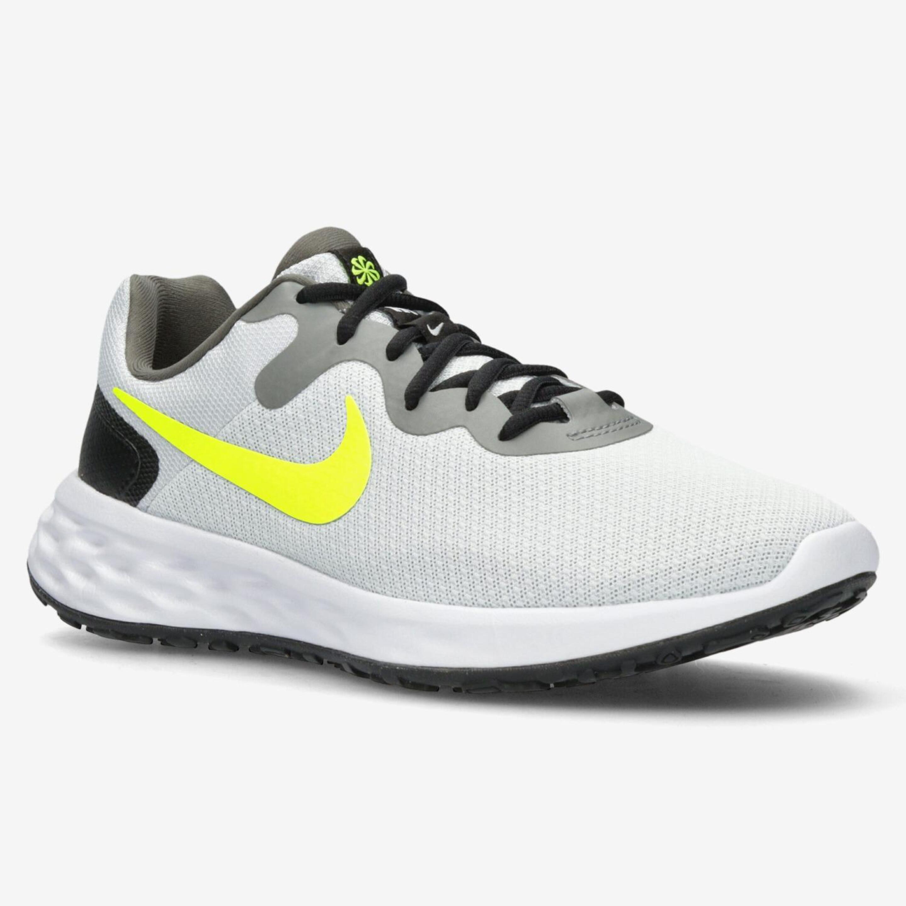 Nike Revolution 6