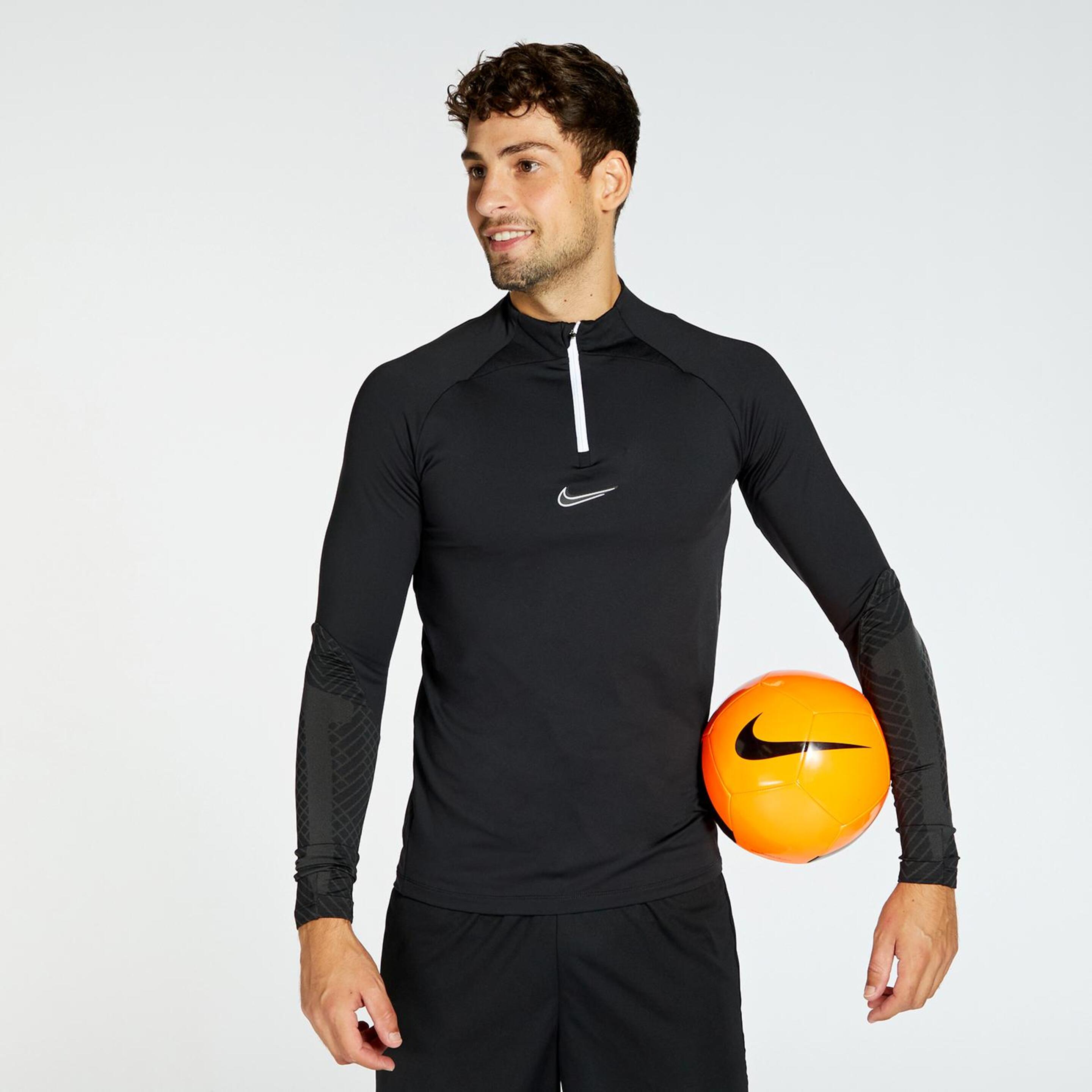 Nike Dry Strike