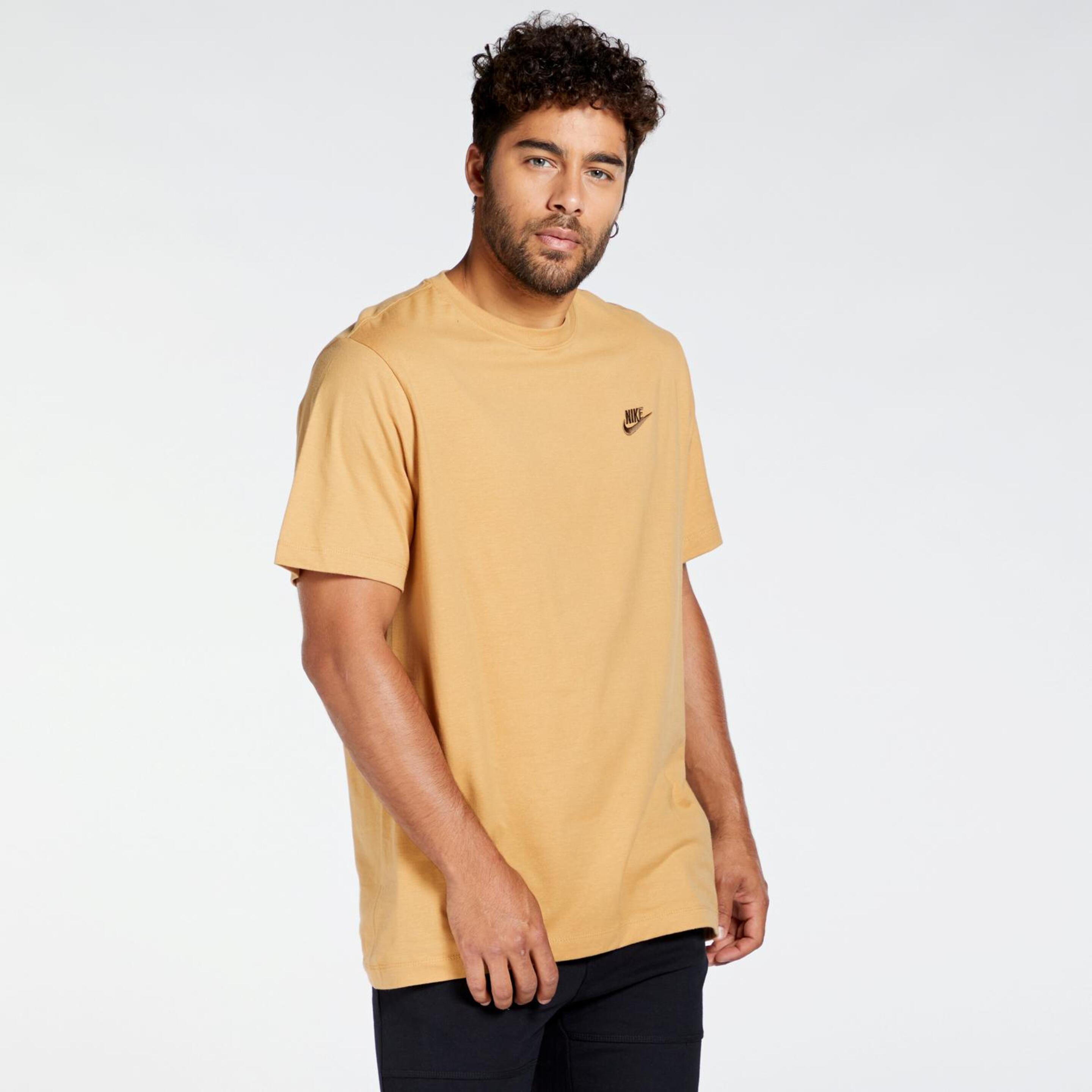 Nike Club - Ocre - Camiseta Oversize Hombre
