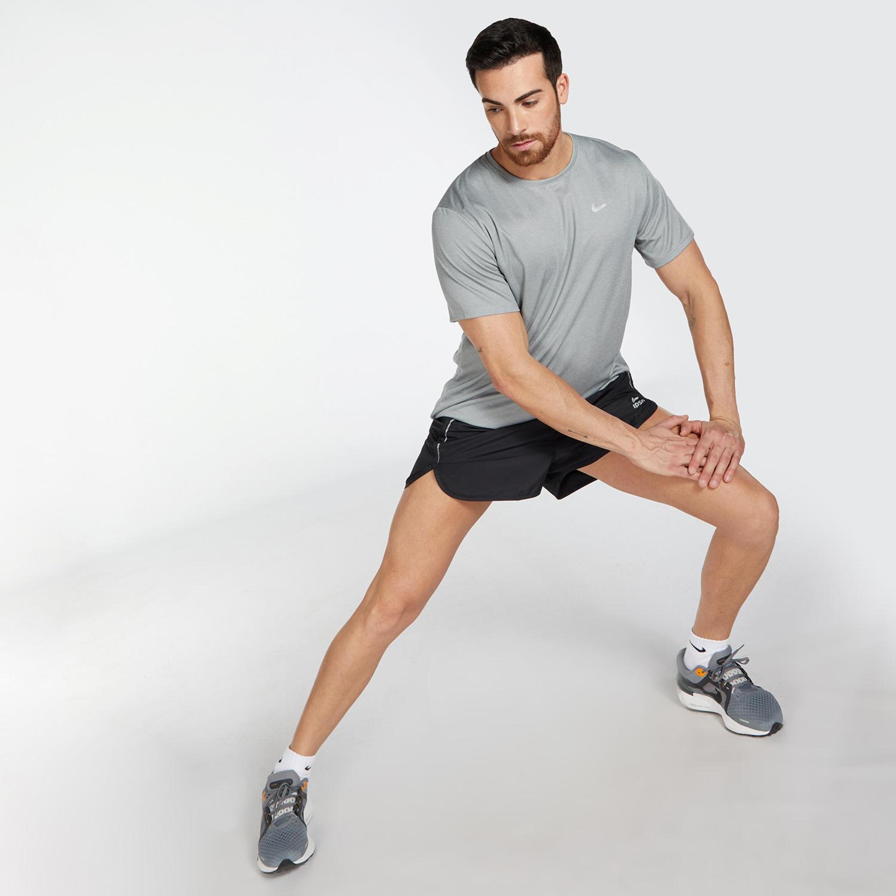 Nike Miler - Gris - Camiseta Running Hombre