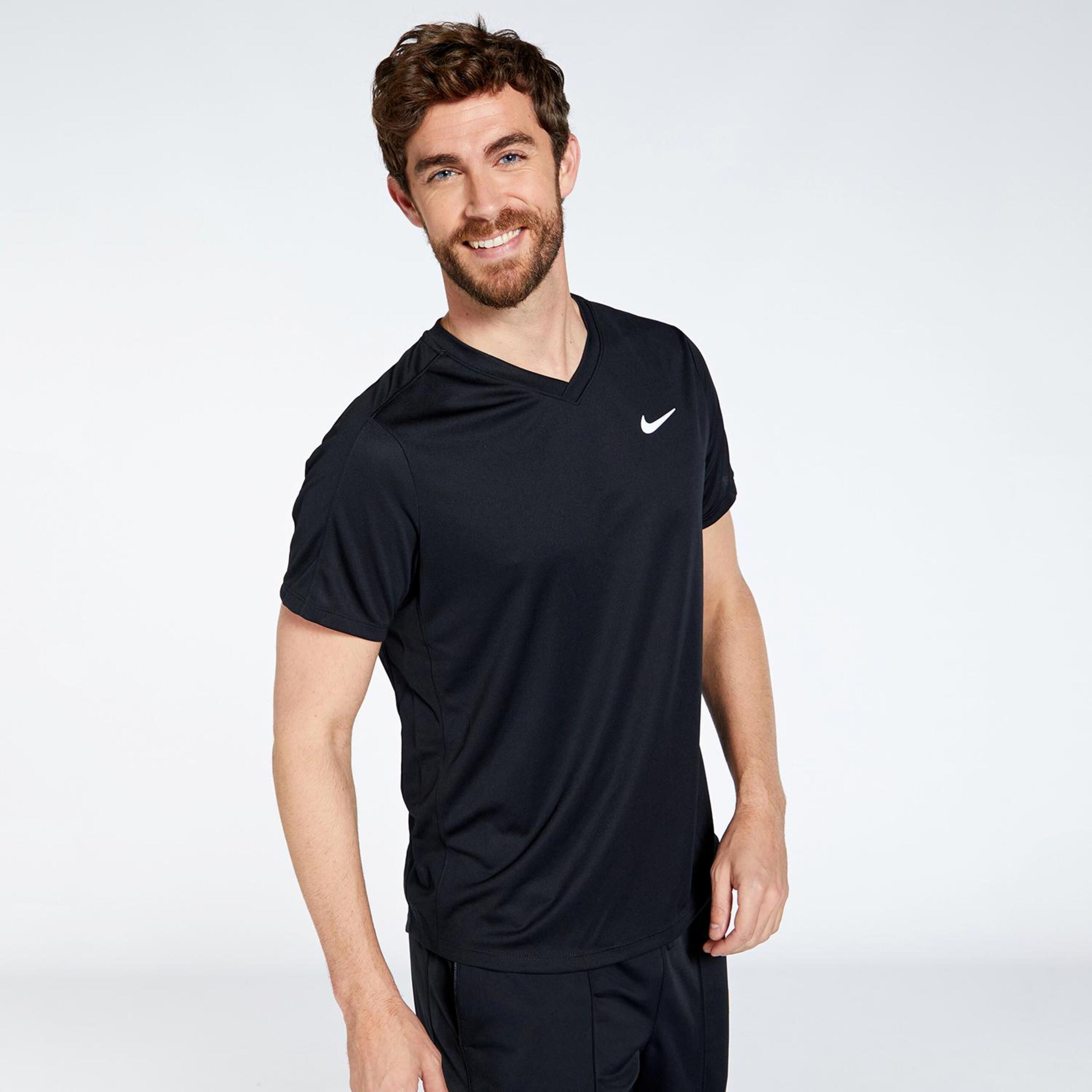 Nike Court Dri FIT - Negro - Camiseta Cuello Pico Hombre