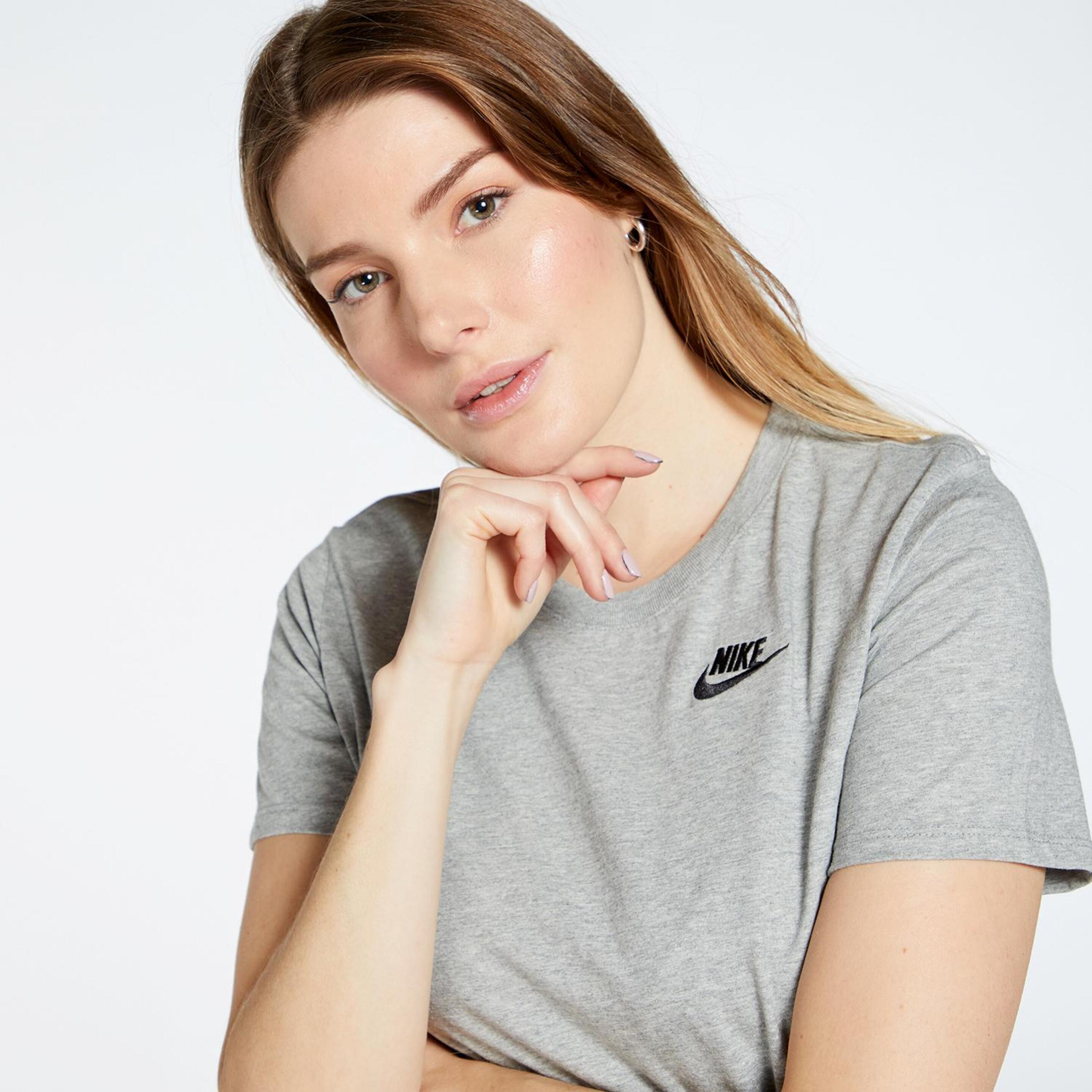 Nike Sportswear Club - Gris - Camiseta Mujer