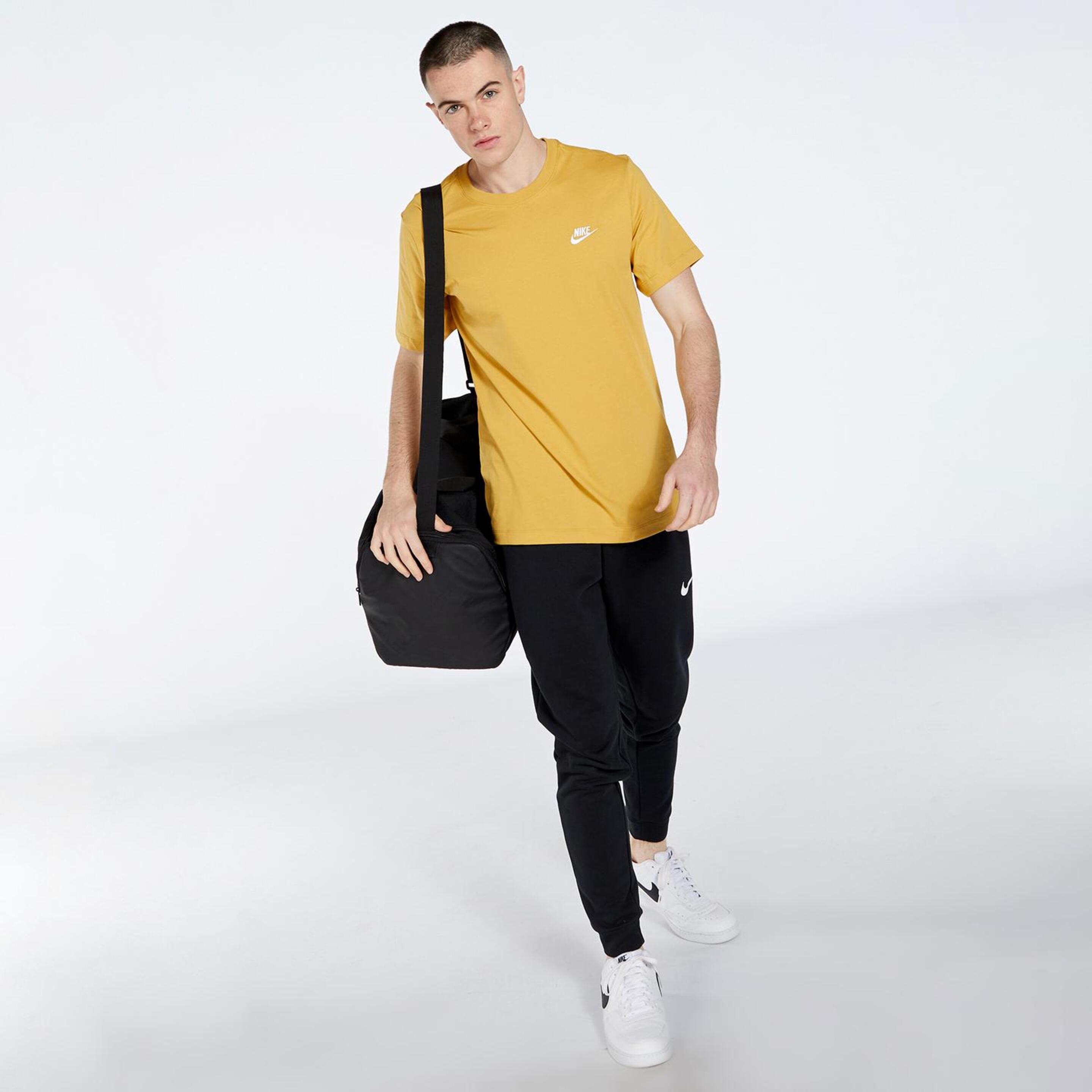 Nike Club - Amarelo - T-shirt Oversize Homem | Sport Zone