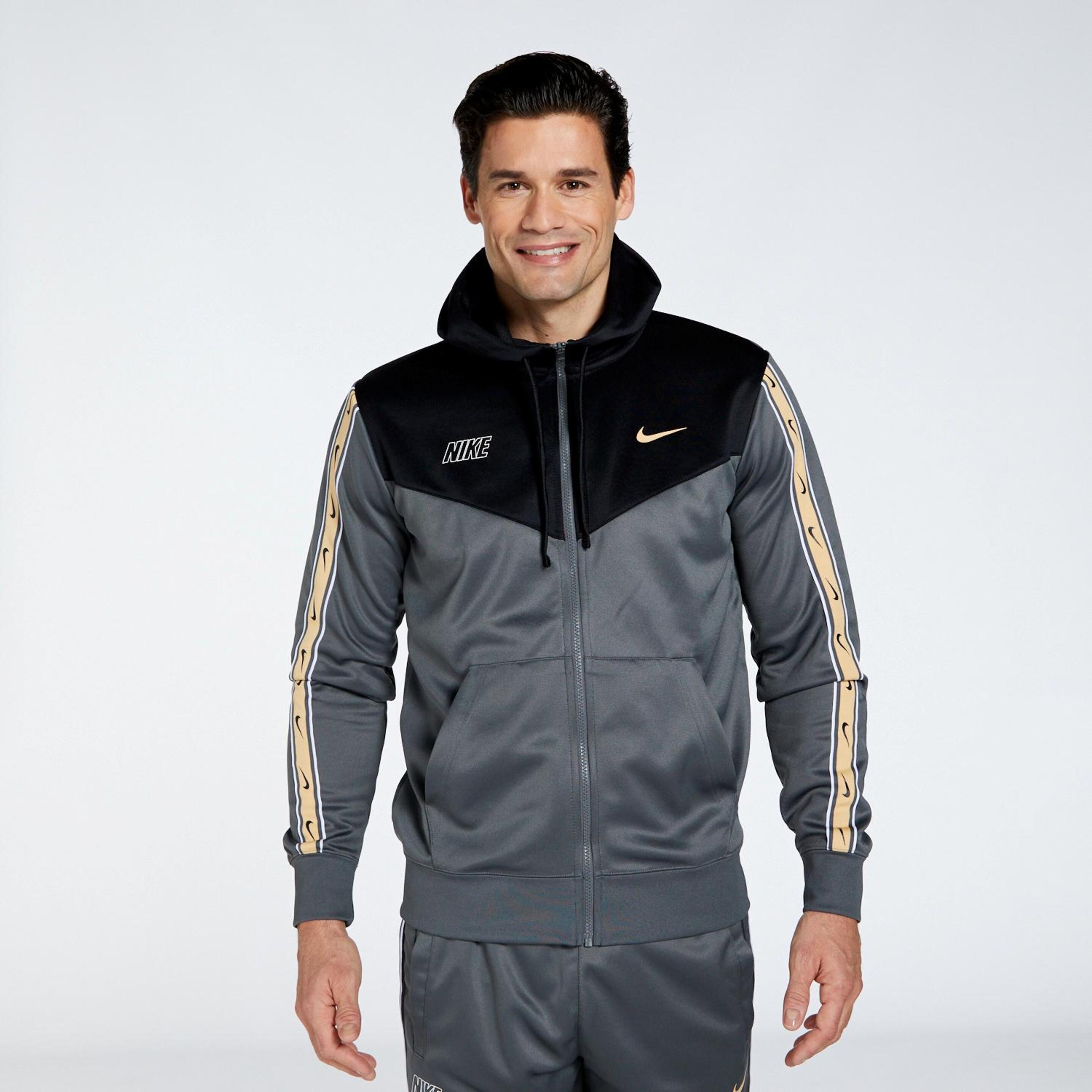 Nike Repeat
