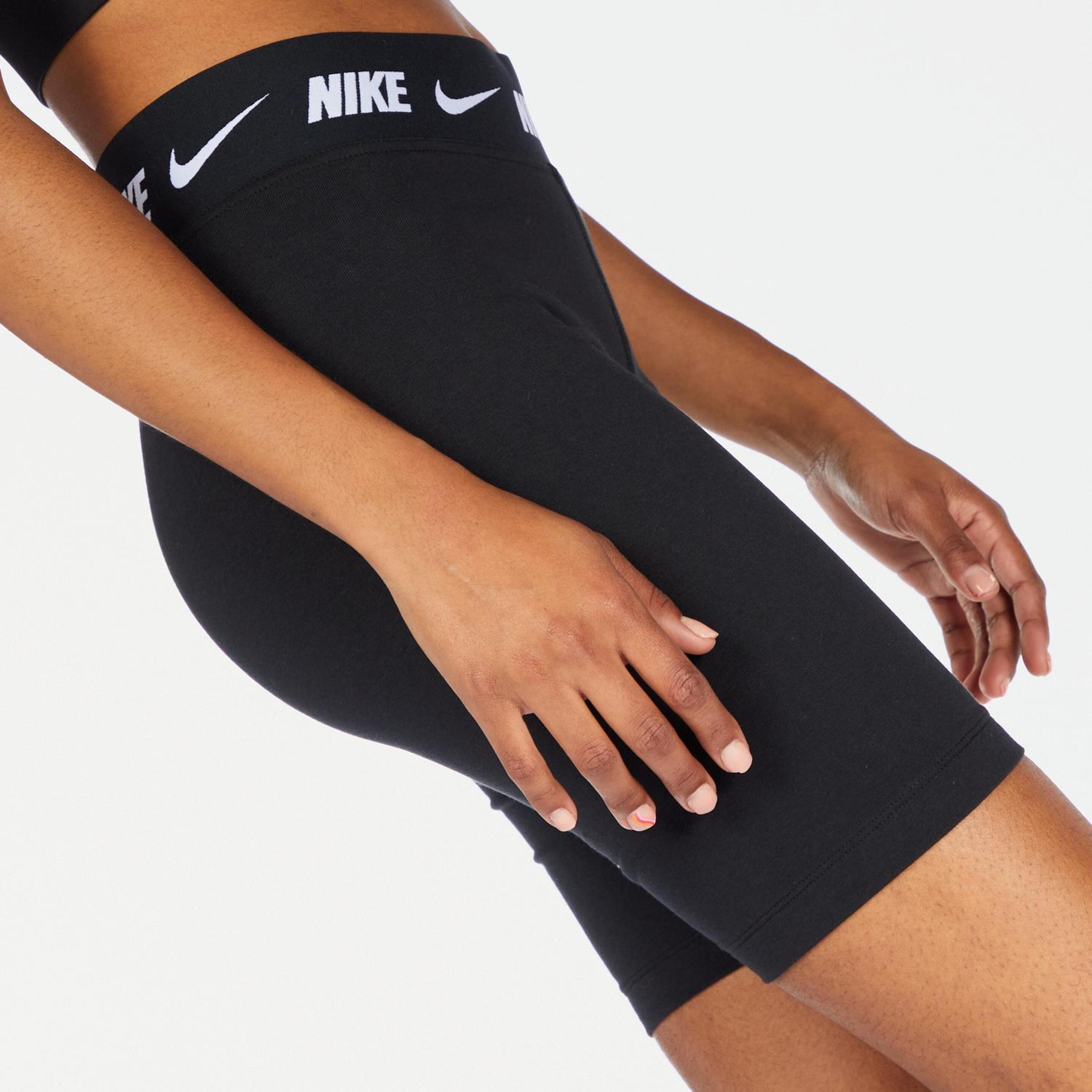 Nike Linear
