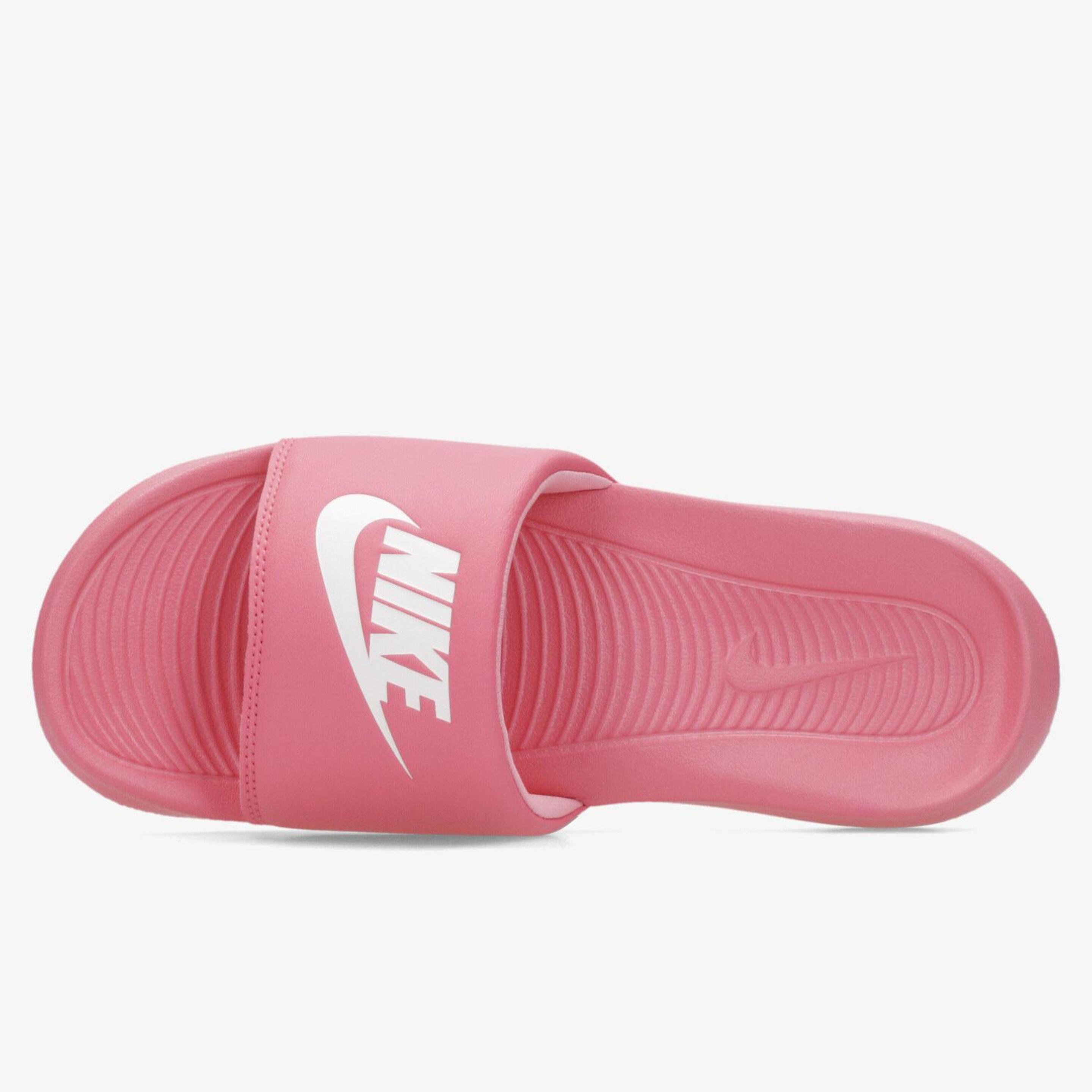 Nike Victori