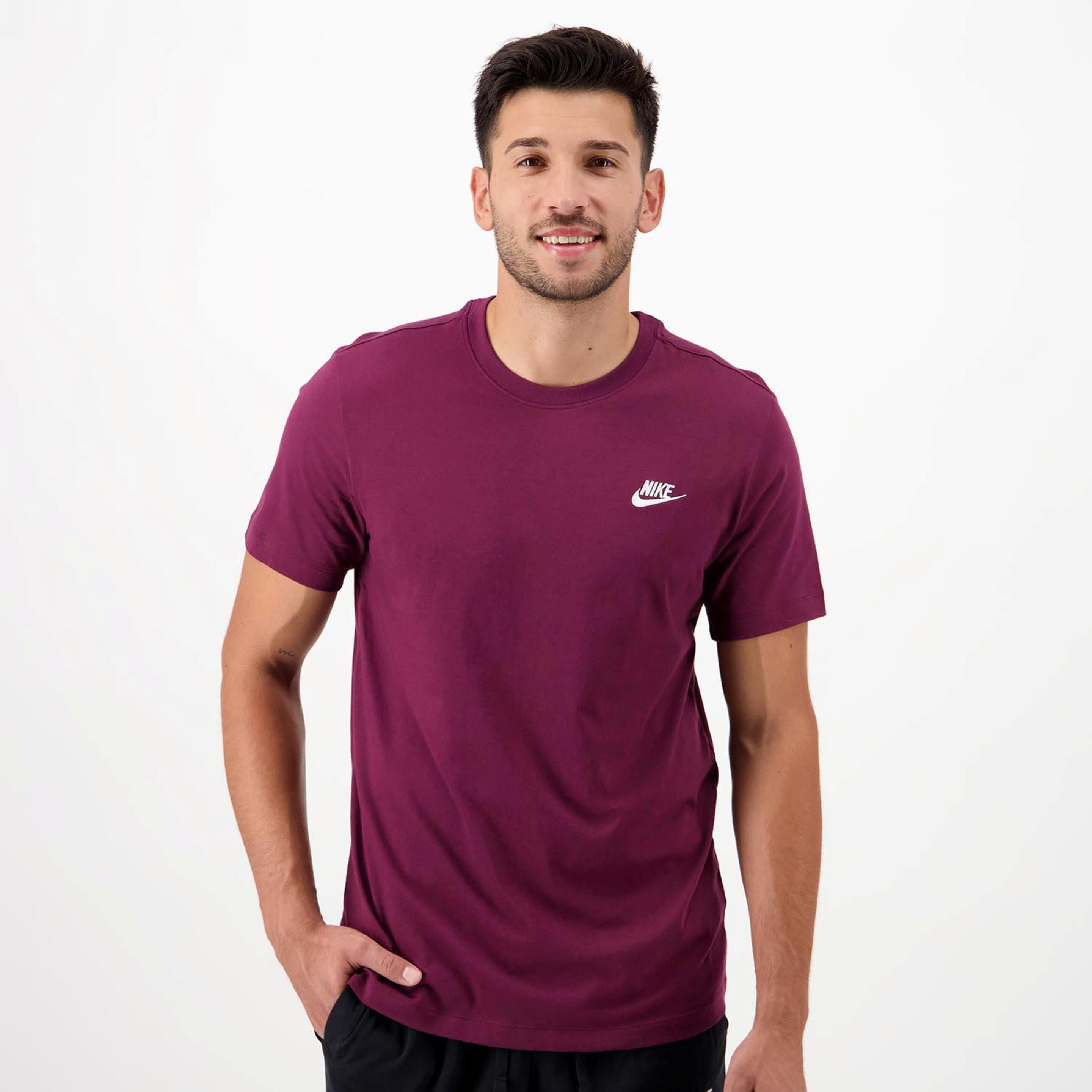 Nike Club - Granate - Camiseta Hombre