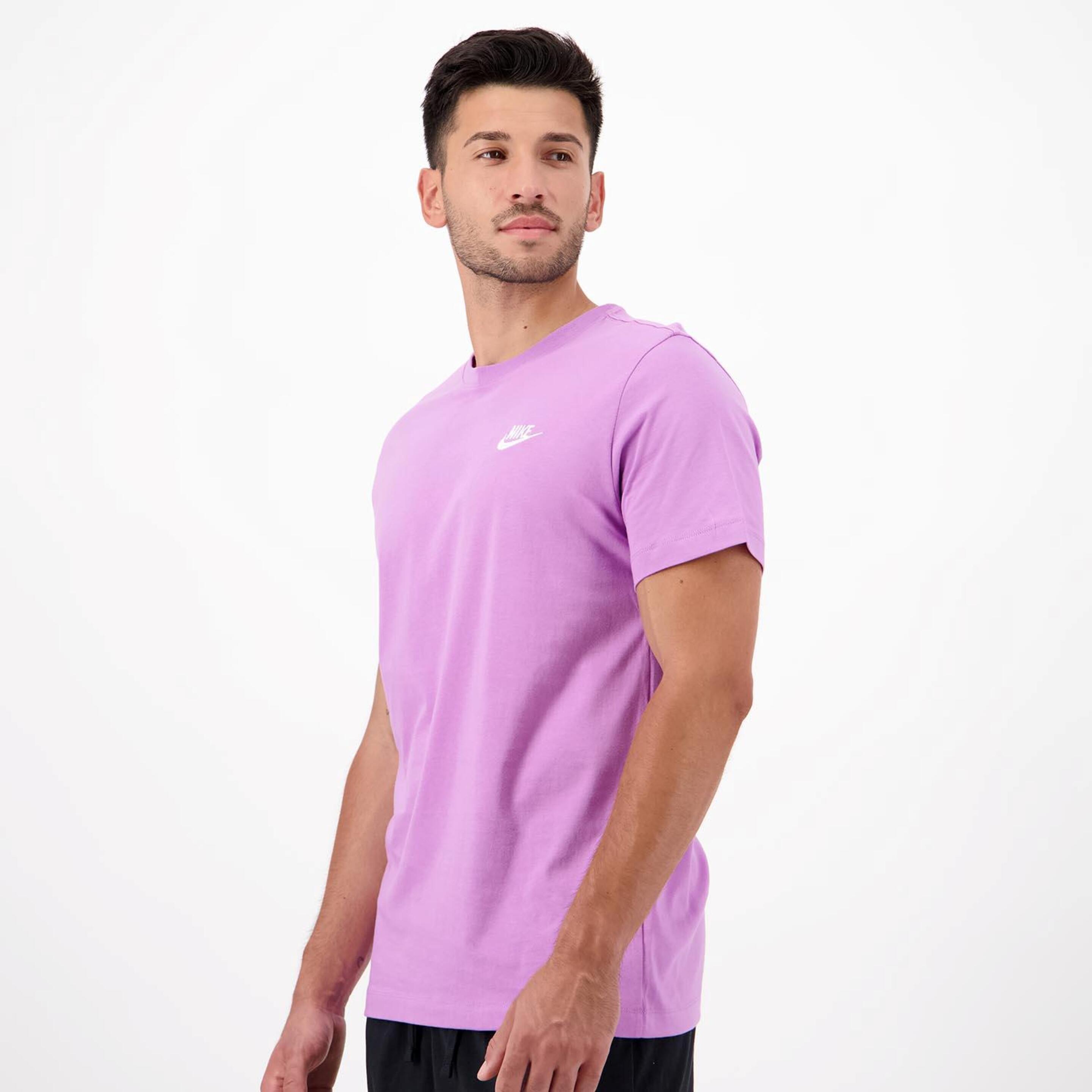 Nike Club - Morado - Camiseta Hombre