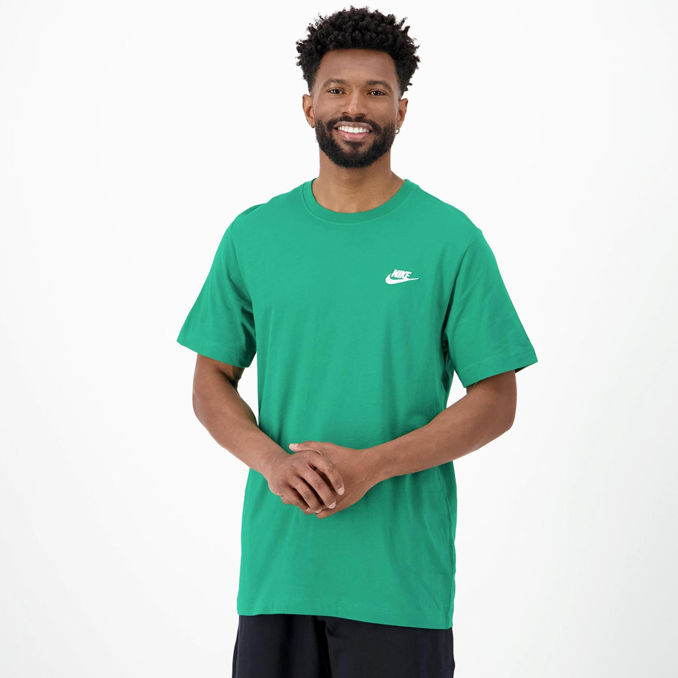 Nike Club - verde - Camiseta Hombre