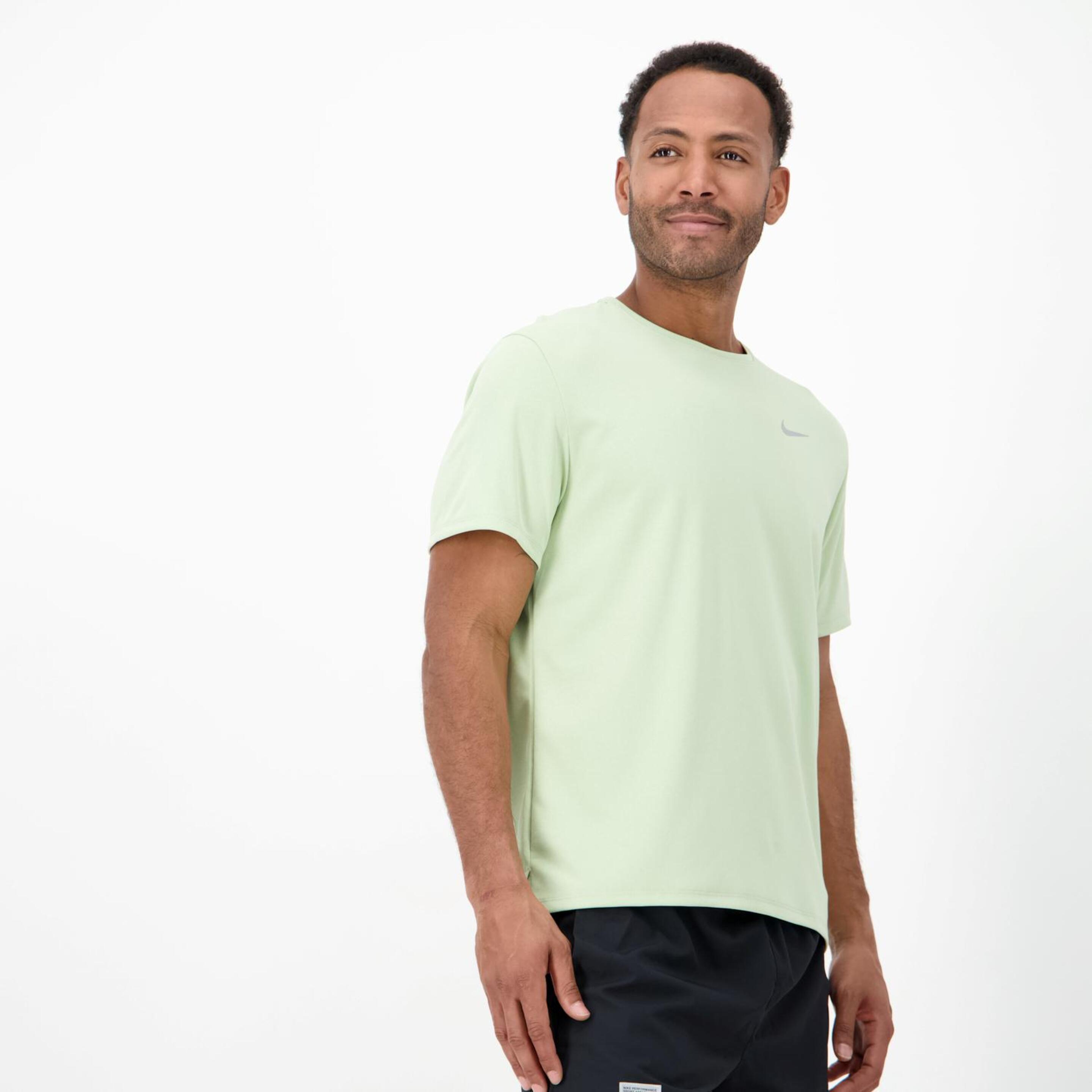 Nike Miler - Verde - Camiseta Running Hombre  | Sprinter