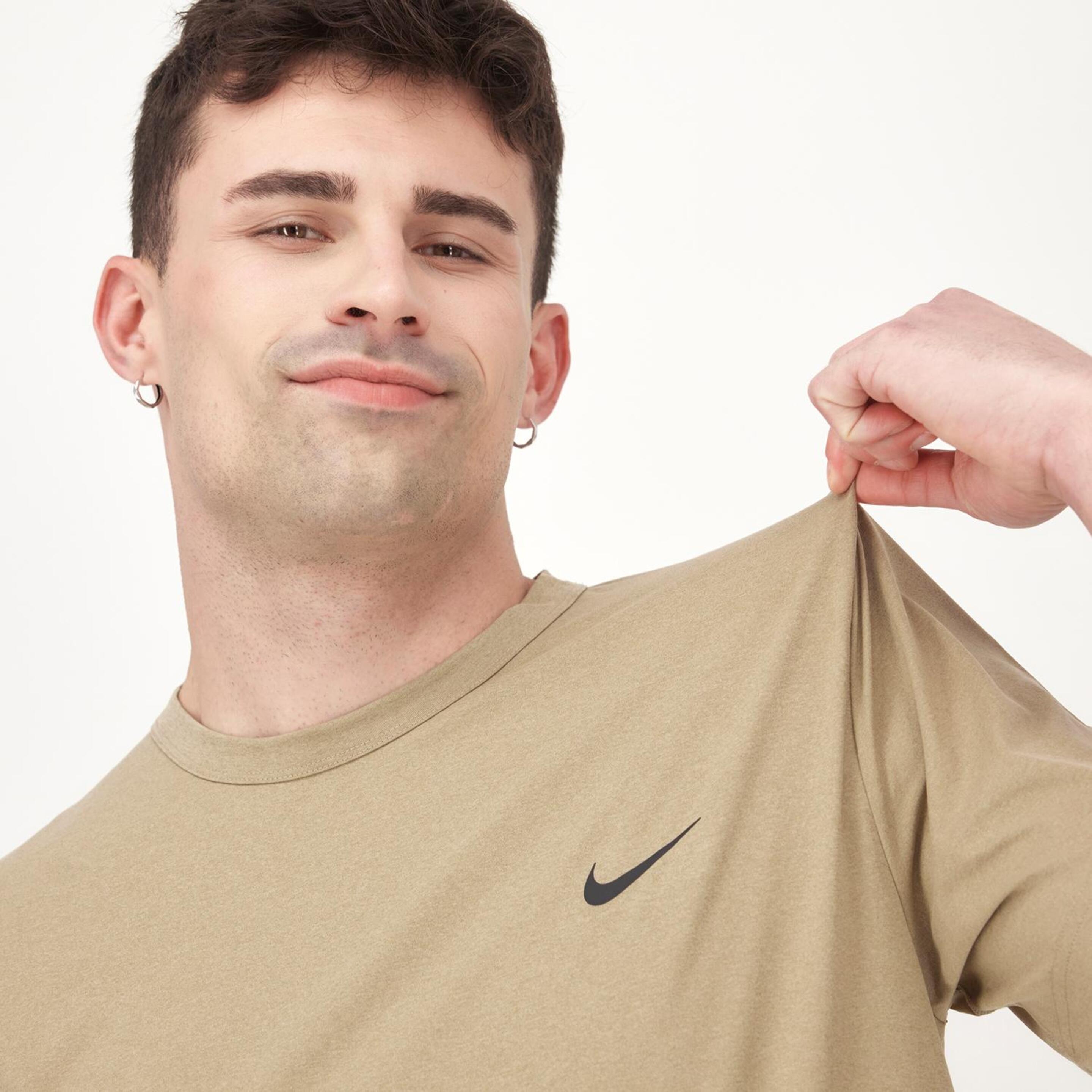 Camiseta Nike - Kaki - Camiseta Hombre  | Sprinter