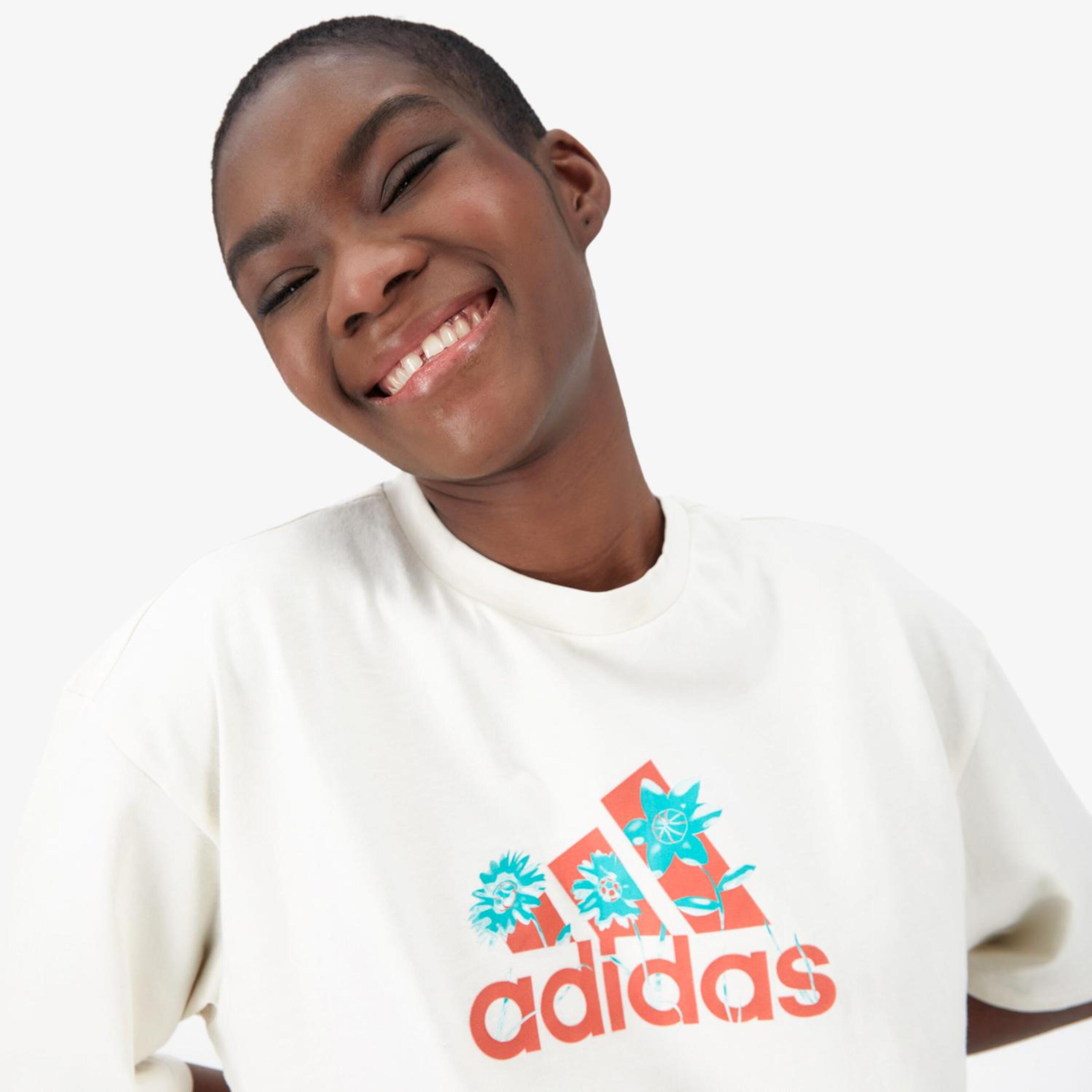 adidas Big Logo Flower - Branco - T-shirt Oversize Mulher | Sport Zone