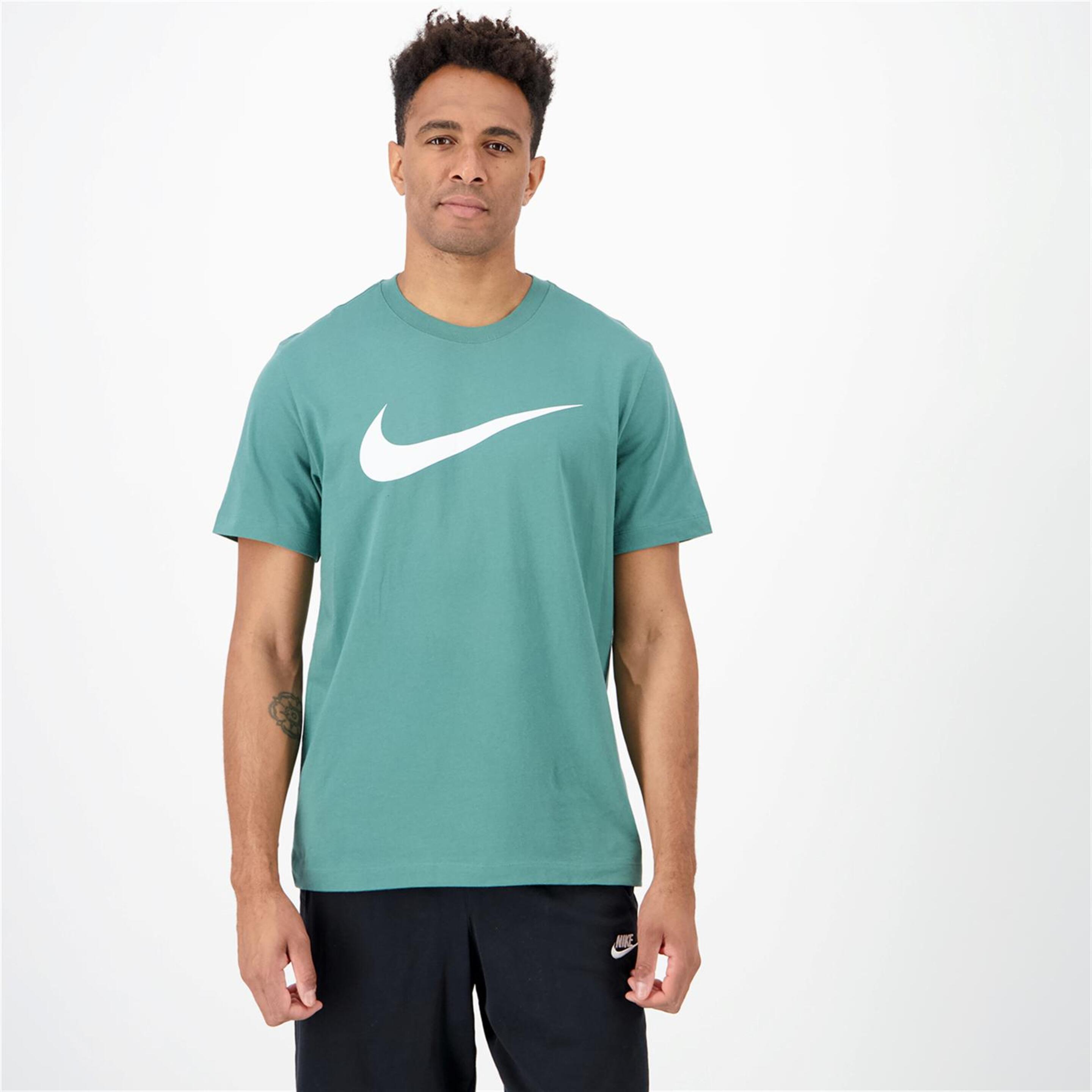 Nike Swoosh - verde - T-shirt Homem