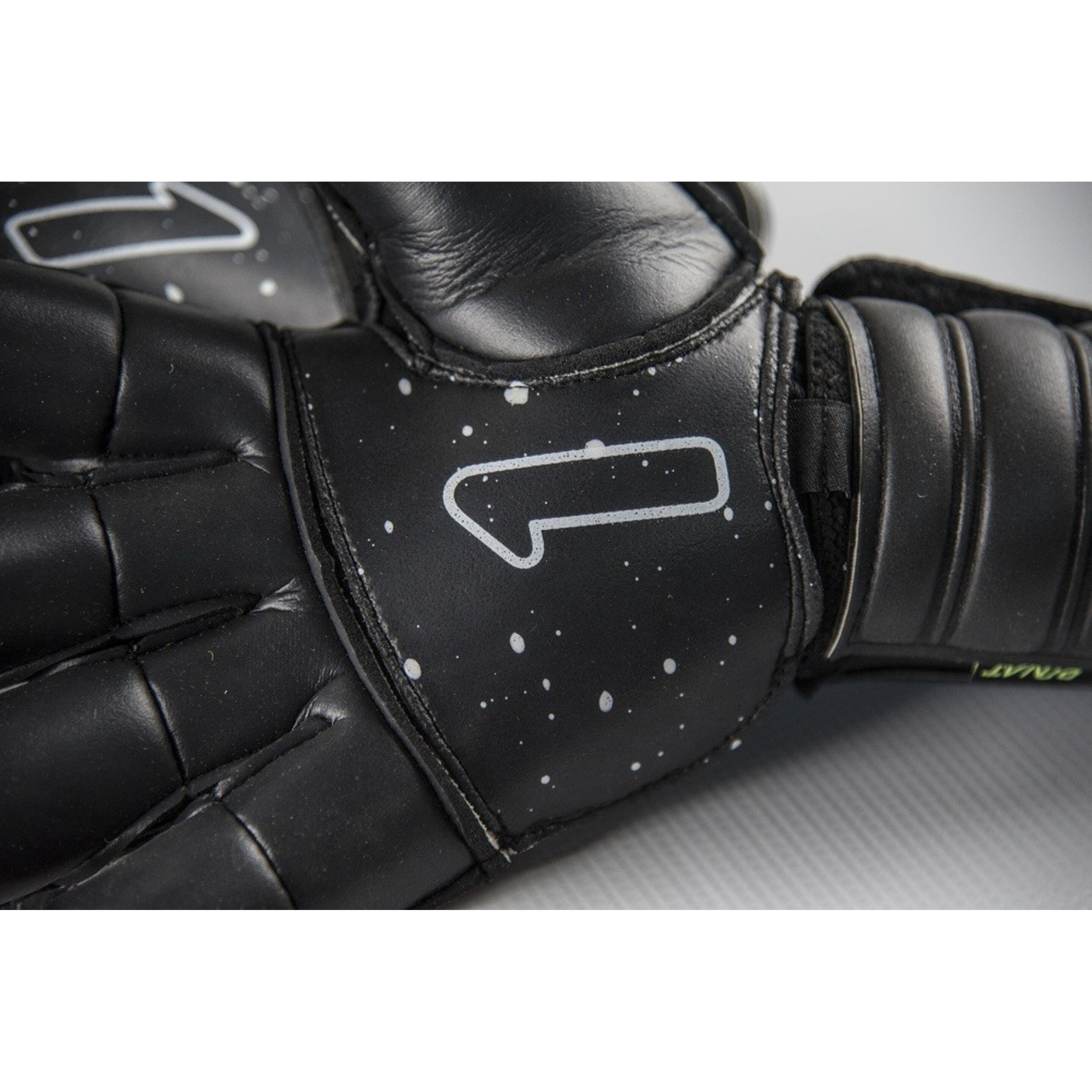 Rinat Uno Alpha Black