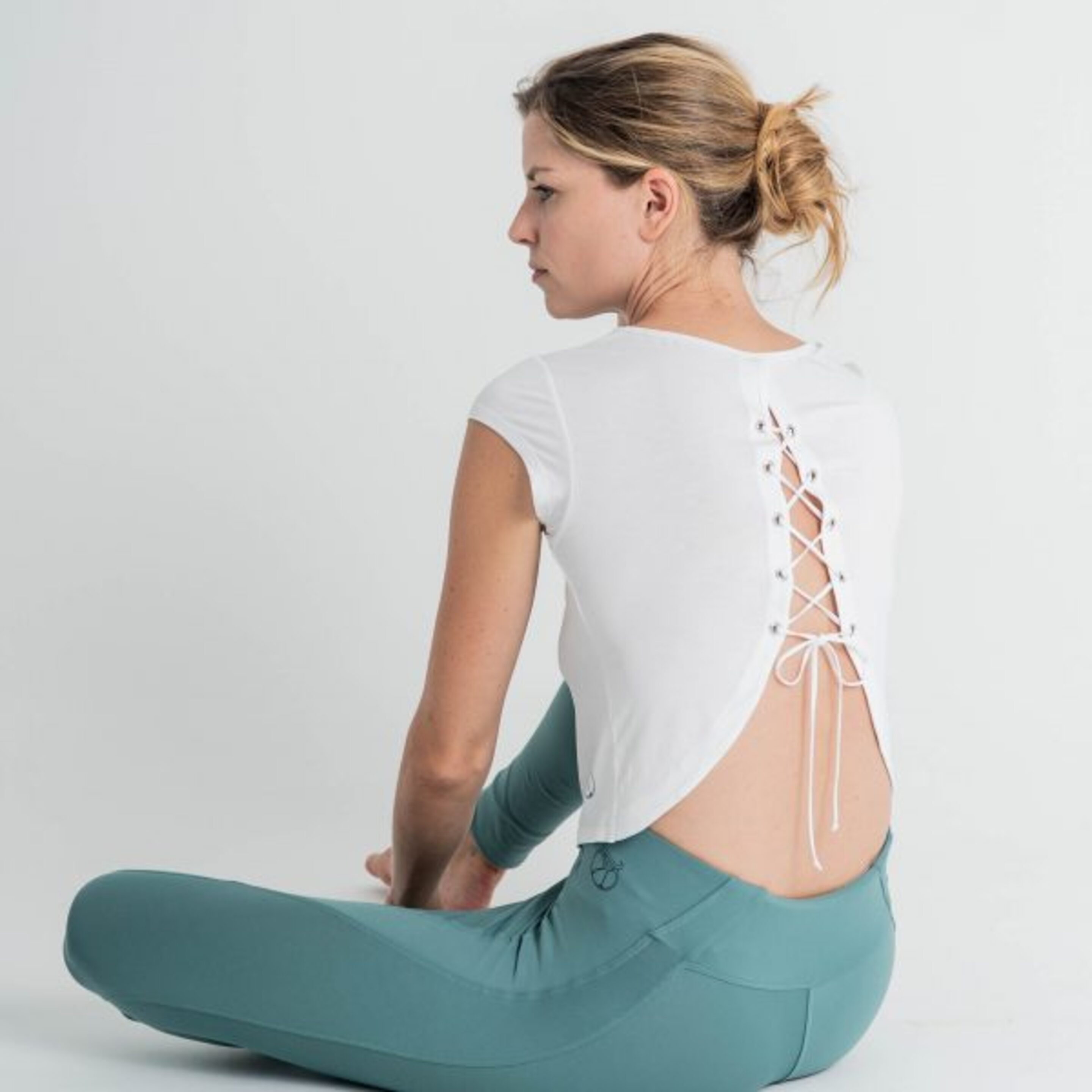 Camiseta Para Yoga Abertura Espalda  Alehlí Caviró Sport
